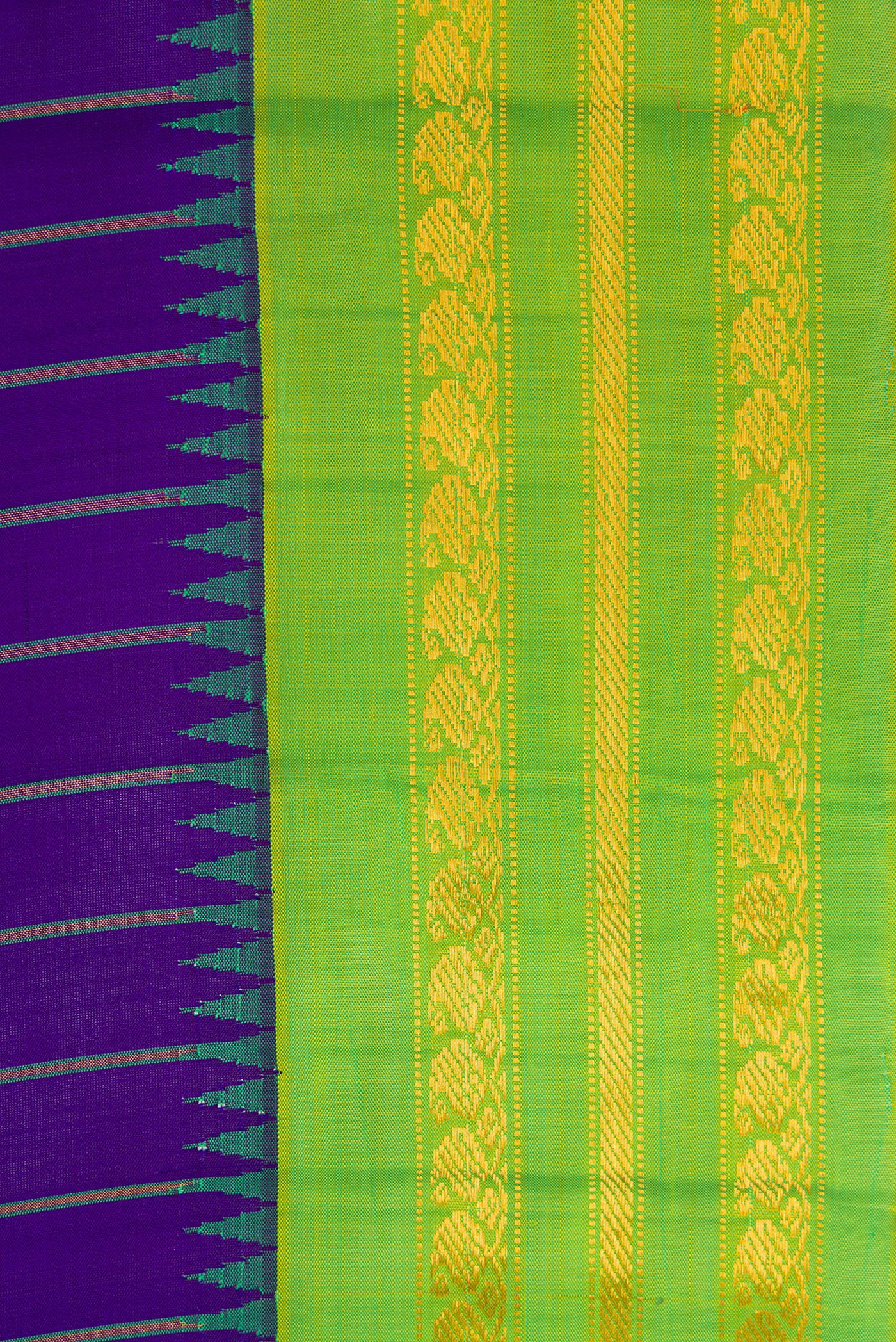 Border image of Royal Blue Dual Tone Gadwal Silk Saree with Stripes on the body and Zari Border. 