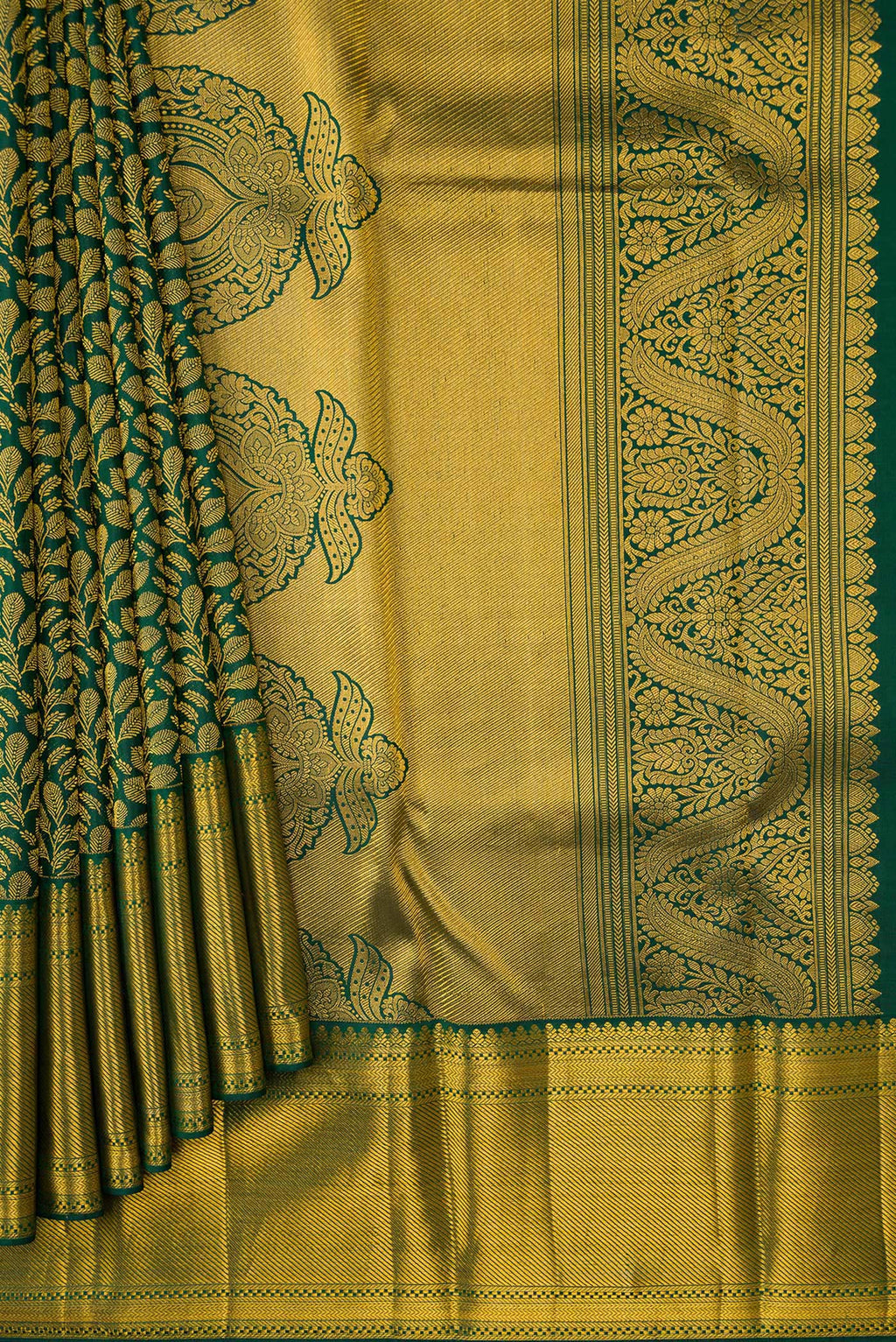 Pleats and pallu of Green Dual Tone Kanjivaram Silk Saree with Zari Brocade on the body and Zari Border. 