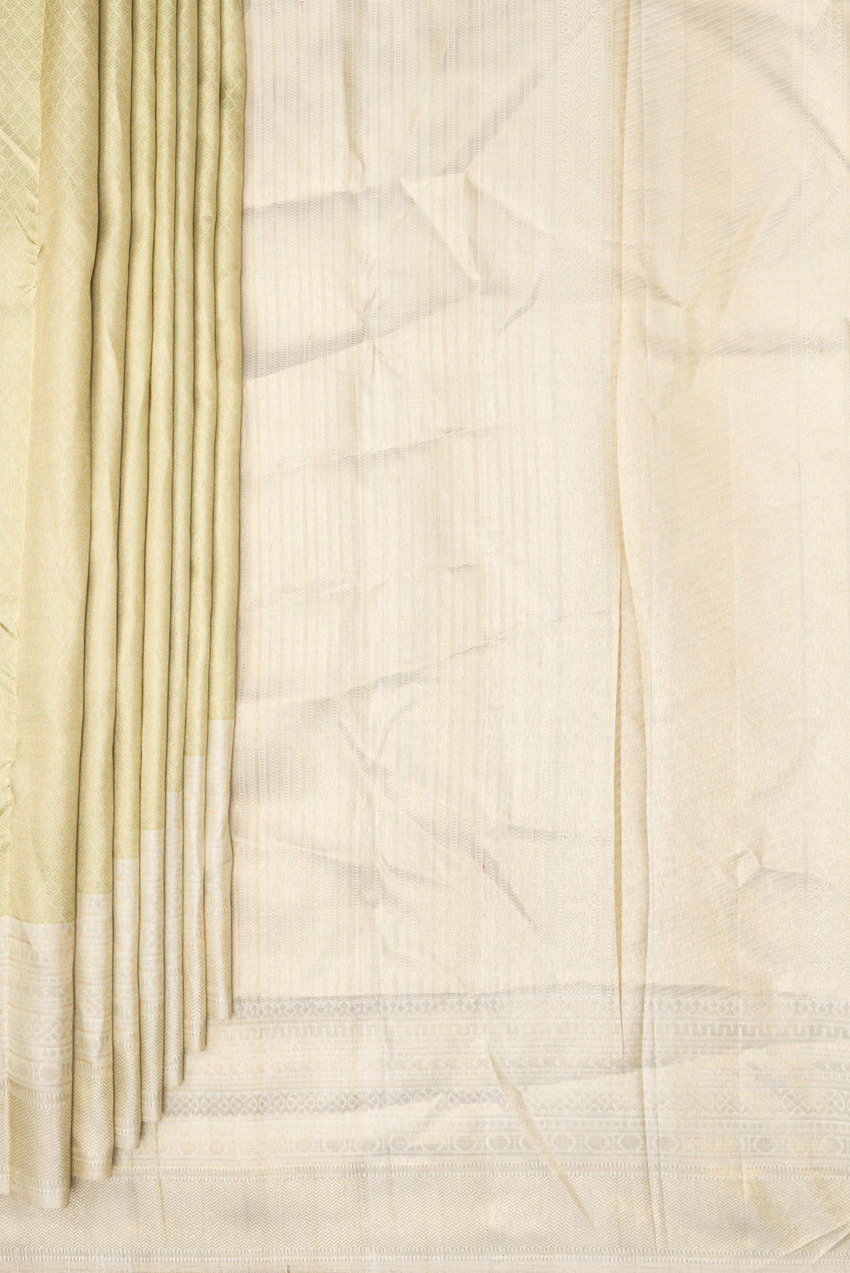 Pleats and pallu of Pure Silk Gold Kanchipuram Saree with Zari Brocade on the body and Zari Border. 
