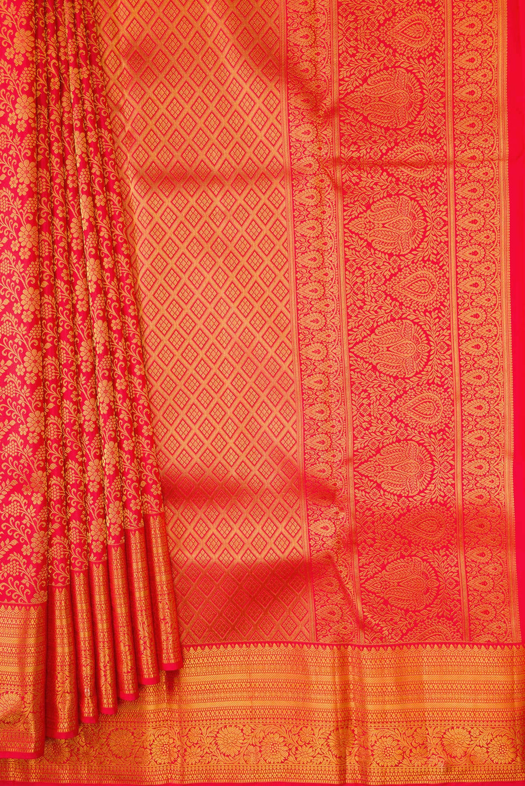 Pleats and pallu of Red Dual Tone Kanjivaram Silk Saree with Zari Brocade on the body and Zari Border. 
