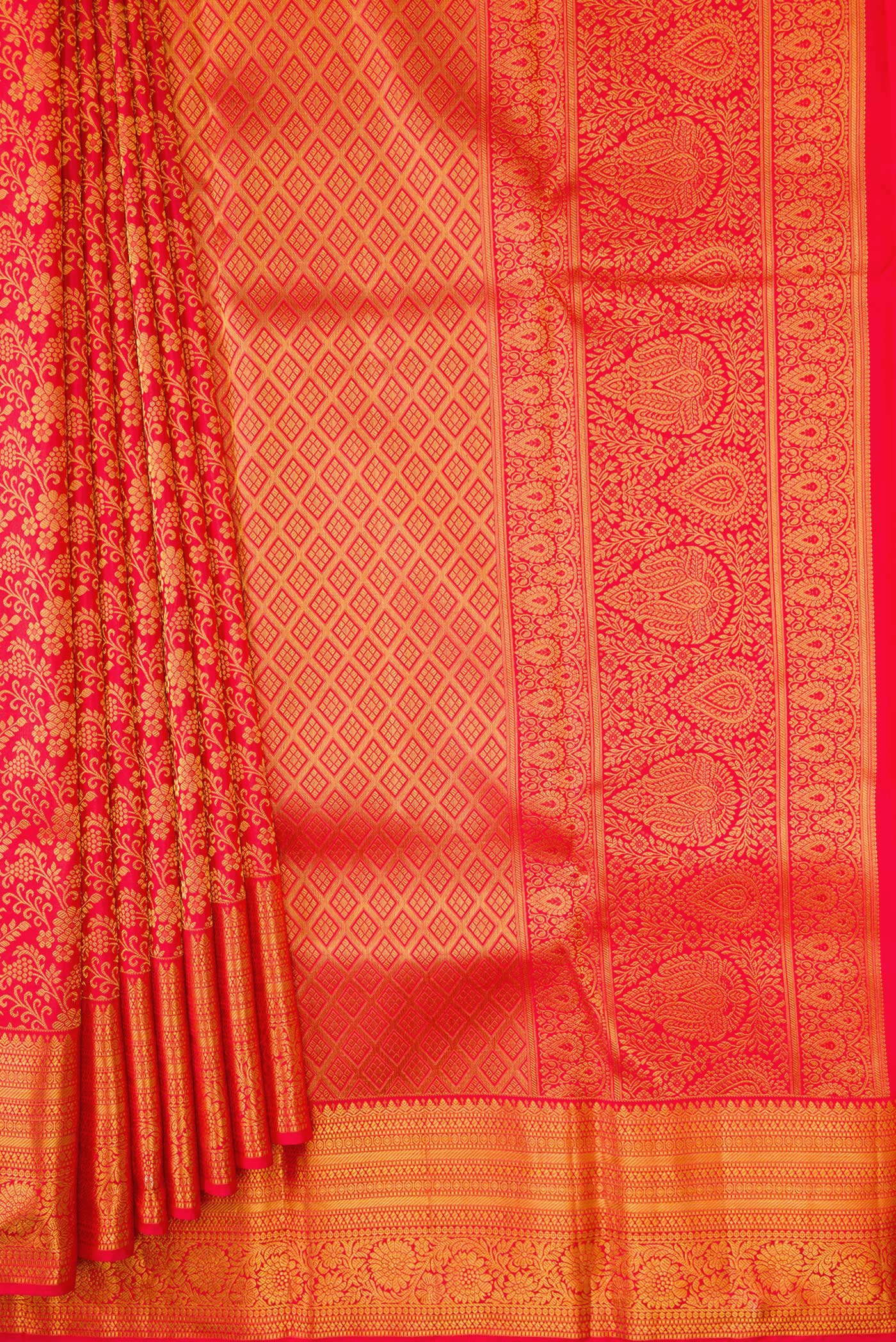 Pleats and pallu of Red Dual Tone Kanjivaram Silk Saree with Zari Brocade on the body and Zari Border. 