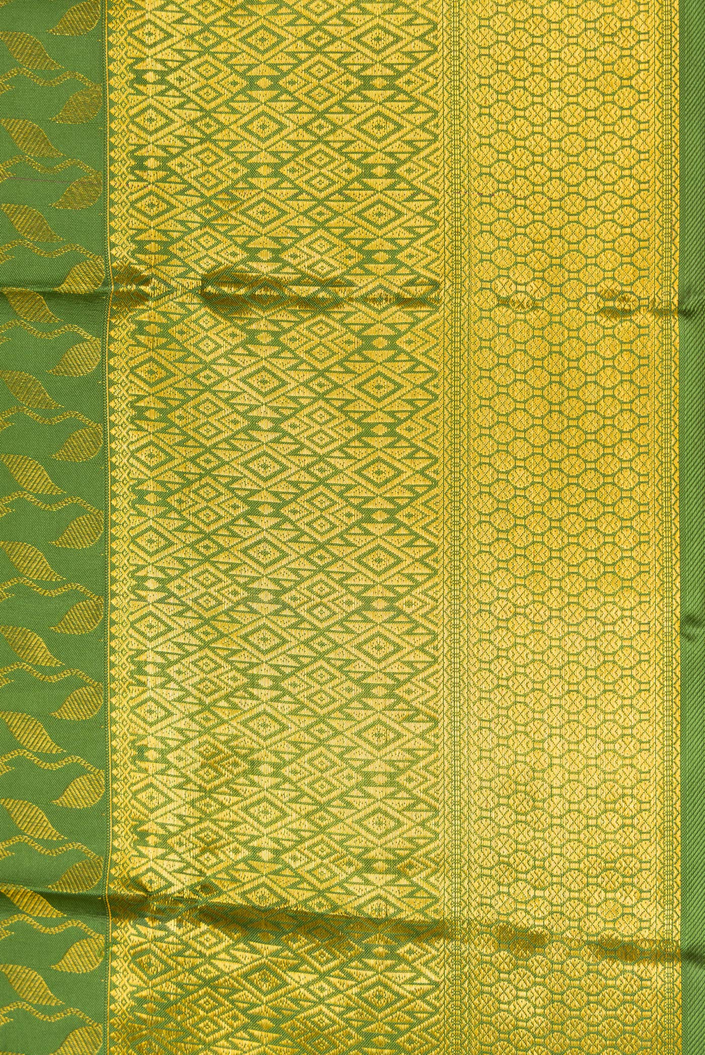 Border image of Mehandi Green Dual Tone Kanchipuram Silk Saree with Zari Brocade on the body and Zari Border. 
