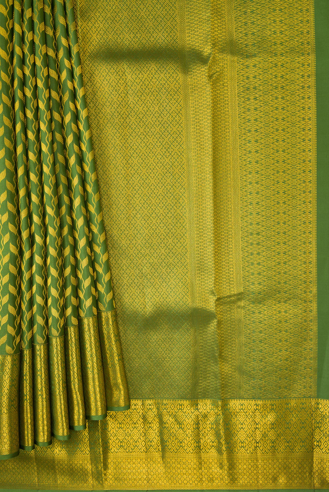 Pleats and pallu of Mehandi Green Dual Tone Kanchipuram Silk Saree with Zari Brocade on the body and Zari Border. 