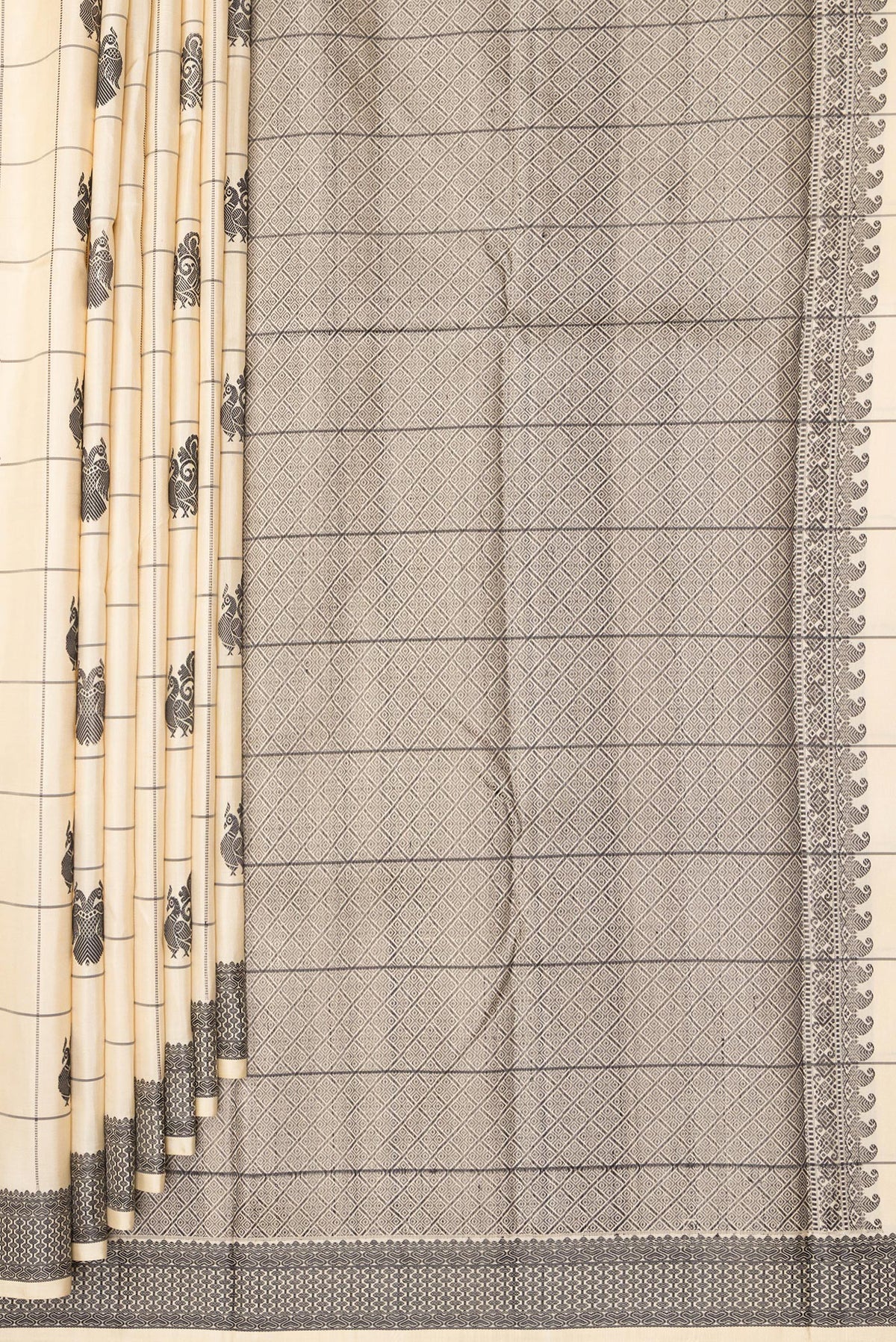 Pleats and pallu of Pure Silk Beige Dual Tone Kanchipuram Saree with Checked design on the body and Thread Border. 