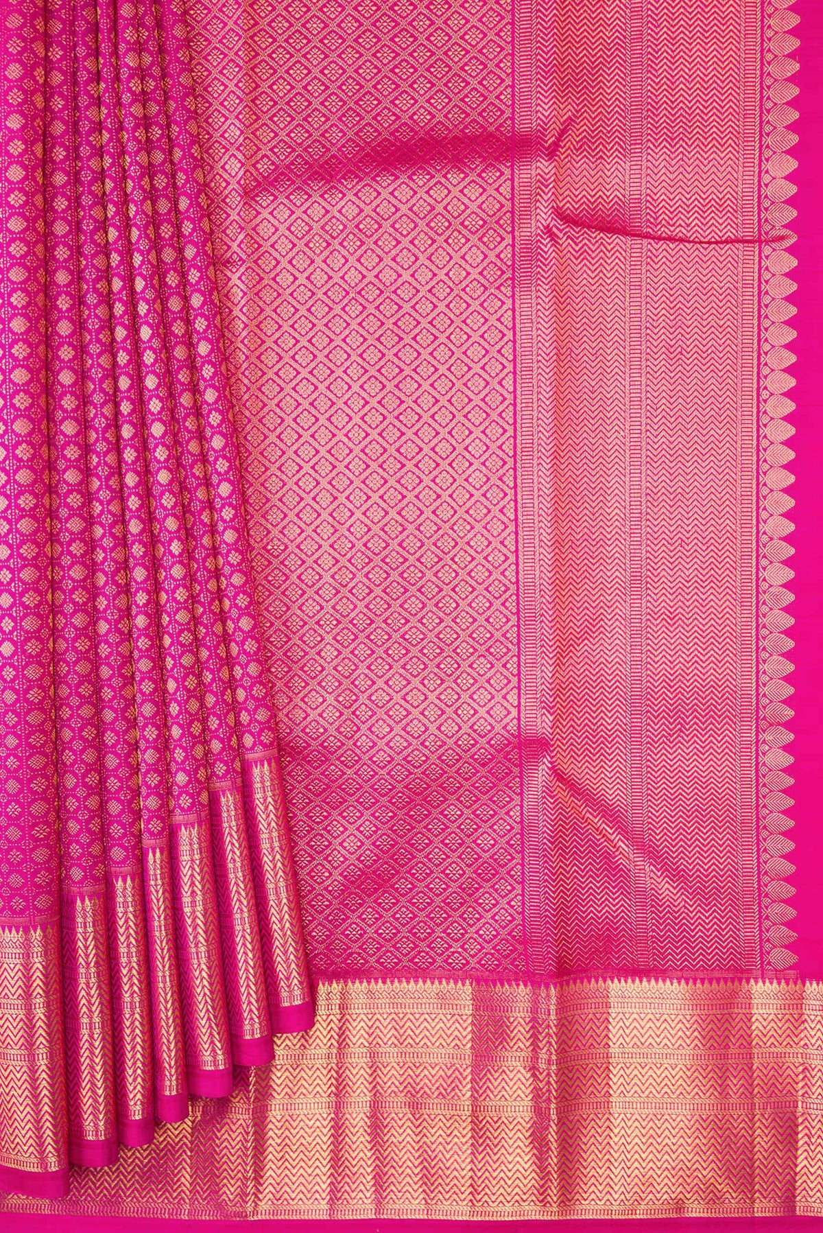 Pleats and pallu of Pink Dual Tone Kanjivaram Silk Saree with Zari Brocade on the body and Zari Border. 