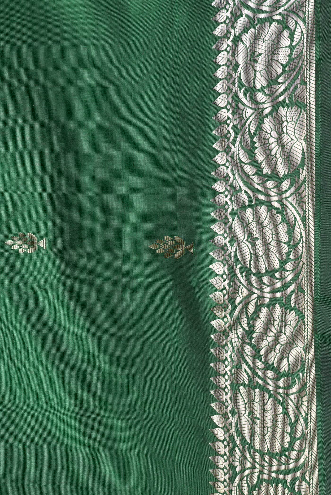 Border image of Bottle Green Dual Tone Banarasi Silk Saree with Zari Butta on the body and Zari Border. 