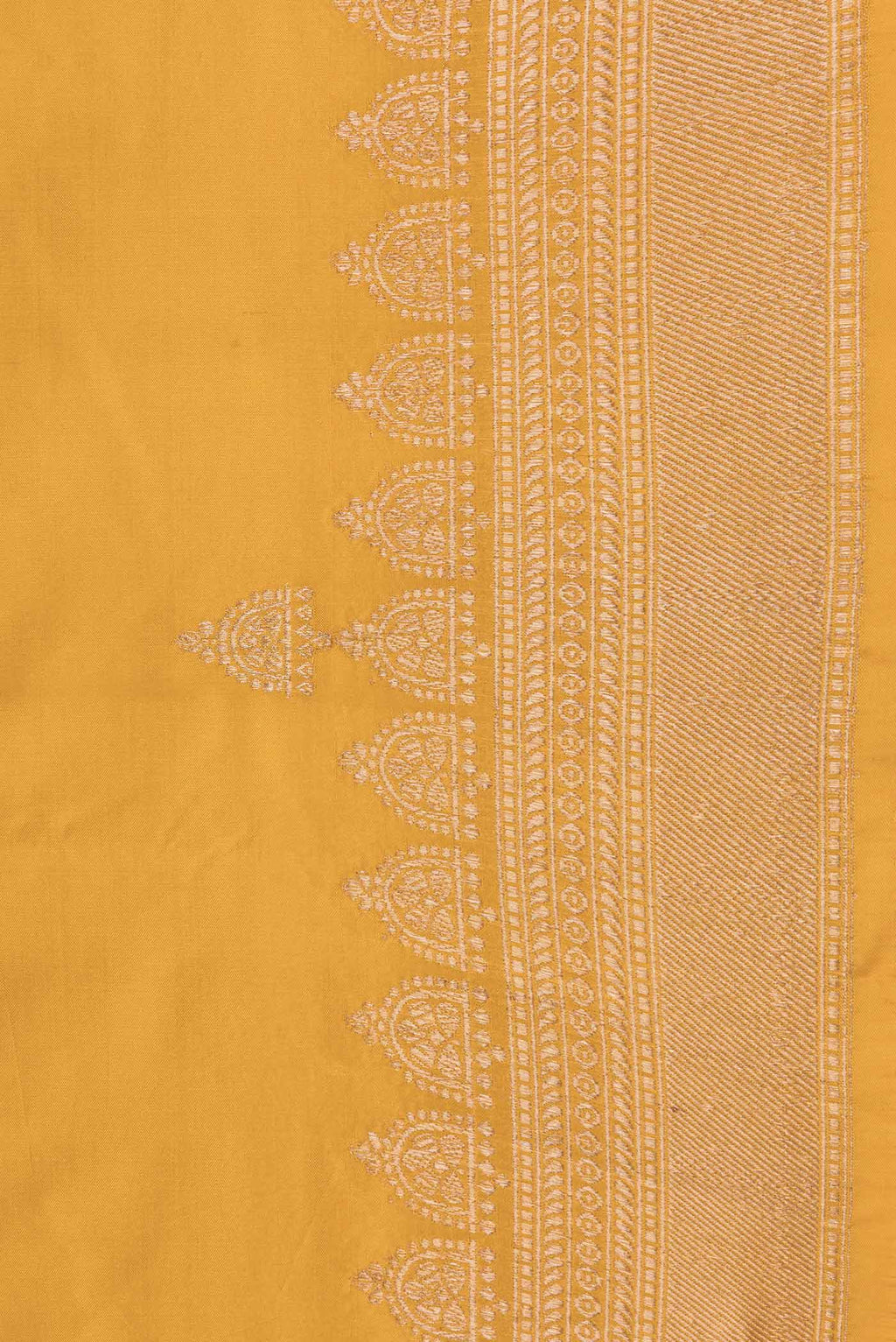 Border image of Yellow Dual Tone Banarasi Silk Saree with Zari Butta on the body and Zari Border. 