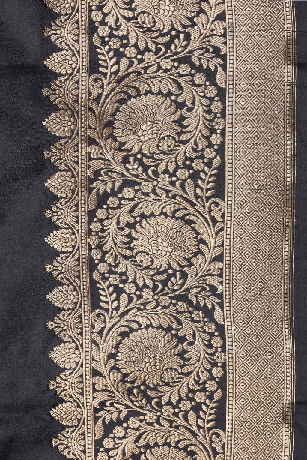 Border image of Black Dual Tone Banarasi Silk Saree with Zari Butta on the body and Zari Border. 