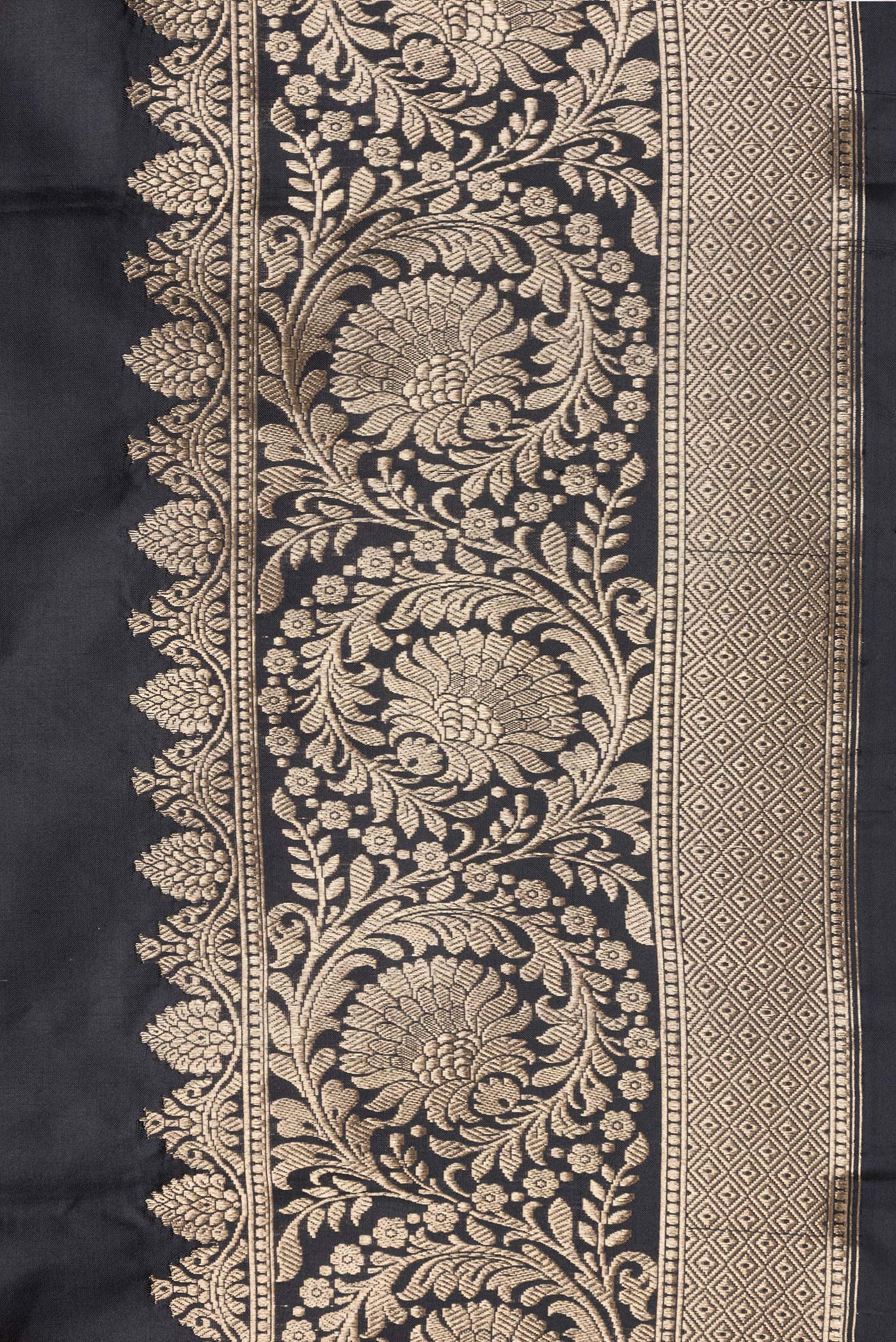 Border image of Black Dual Tone Banarasi Silk Saree with Zari Butta on the body and Zari Border. 