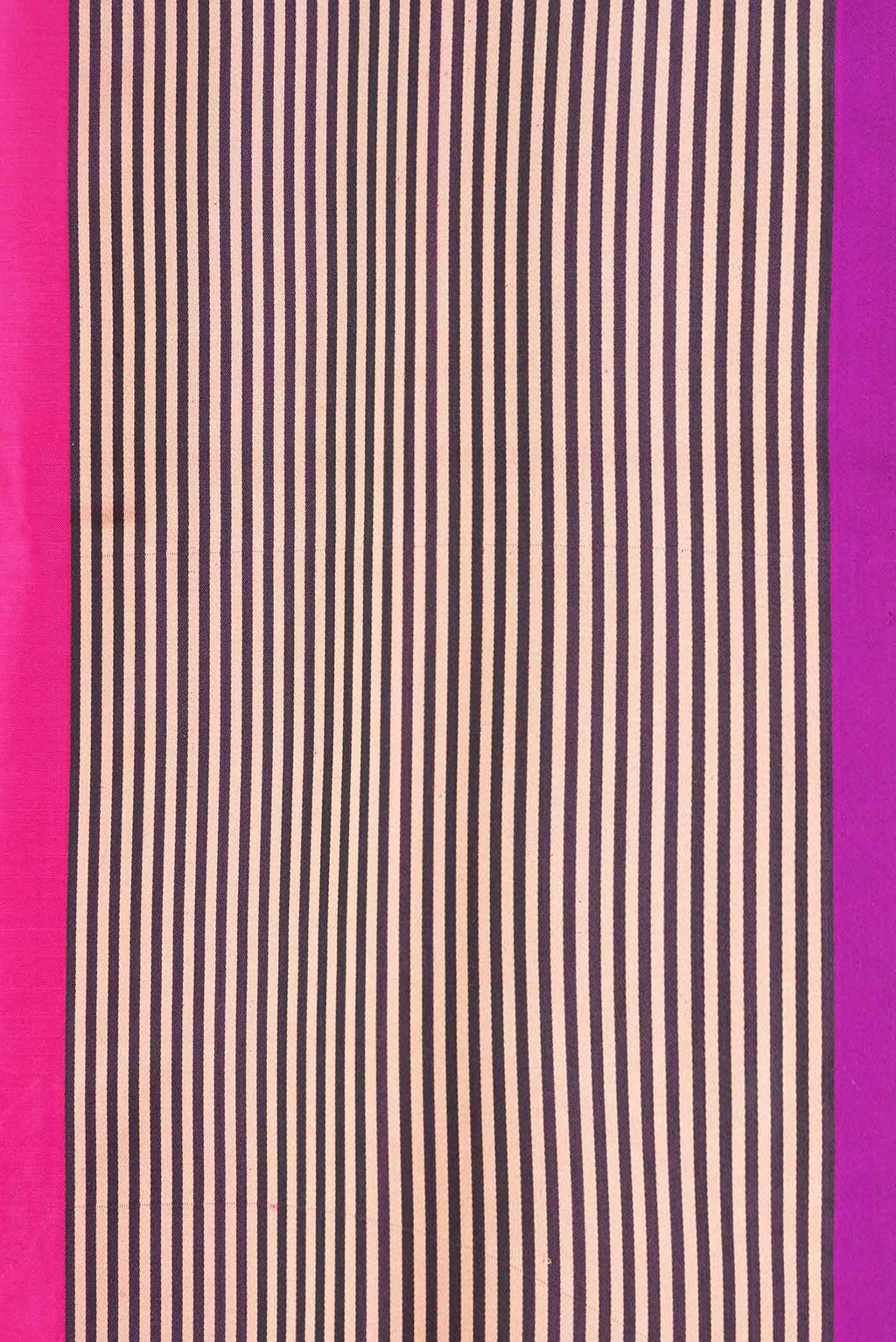 Border image of Pink Dual Tone Banarasi Silk Saree with Zari Butta on the body and Thread Border. 