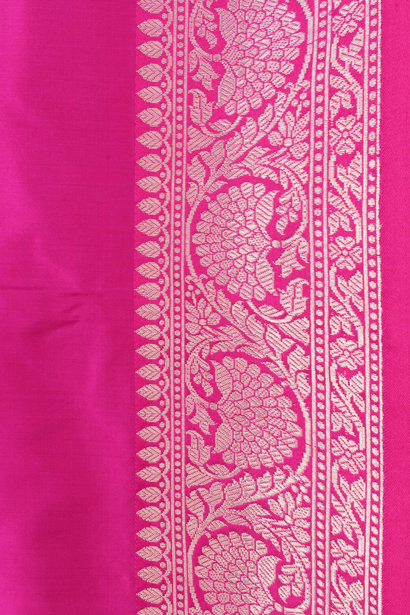 Border image of Dark Pink Dual Tone Banarasi Silk Saree with Zari Butta on the body and Zari Border. 
