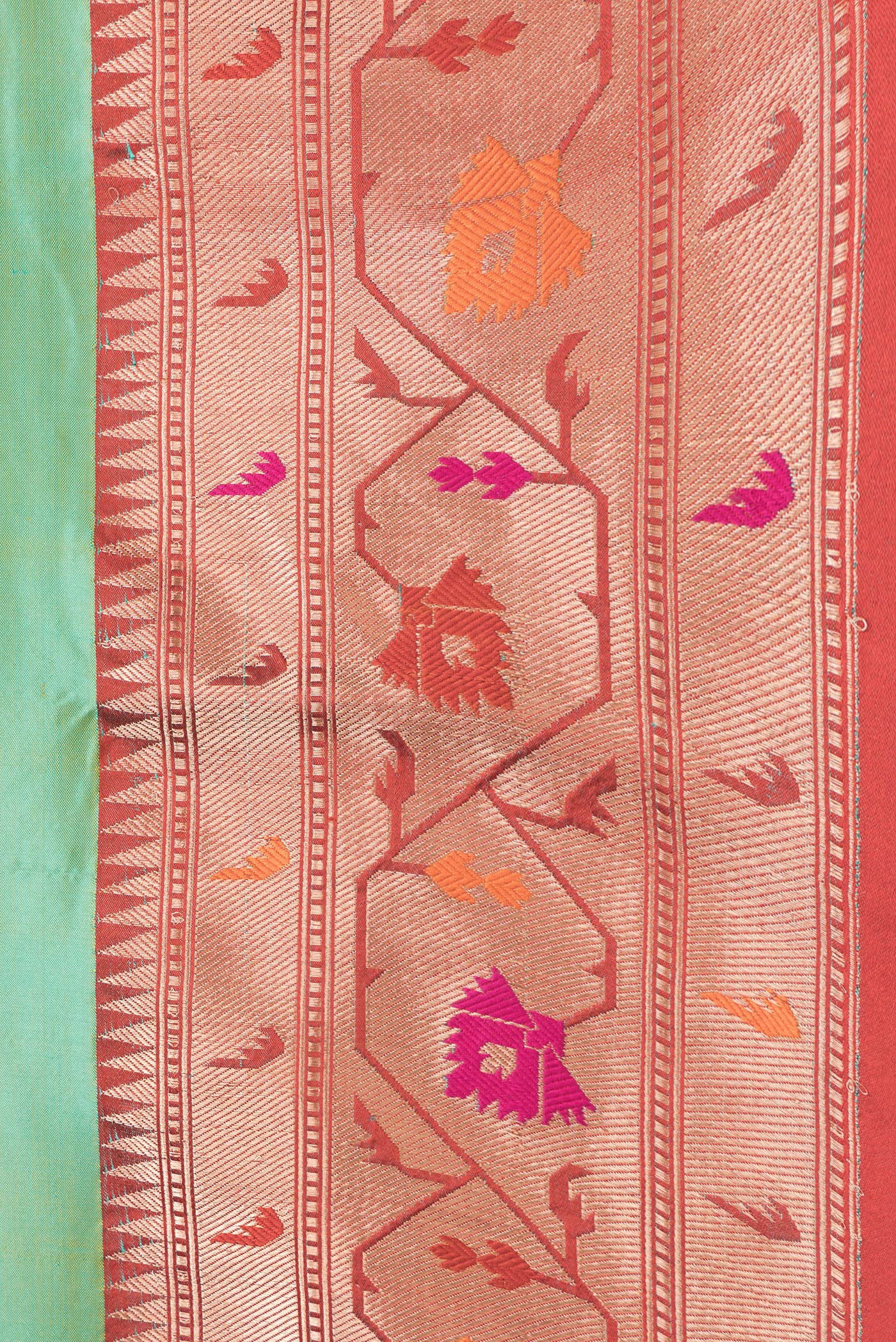 Border image of Green Dual Tone Banarasi Silk Saree with Zari Butta on the body and Paithani Border. 