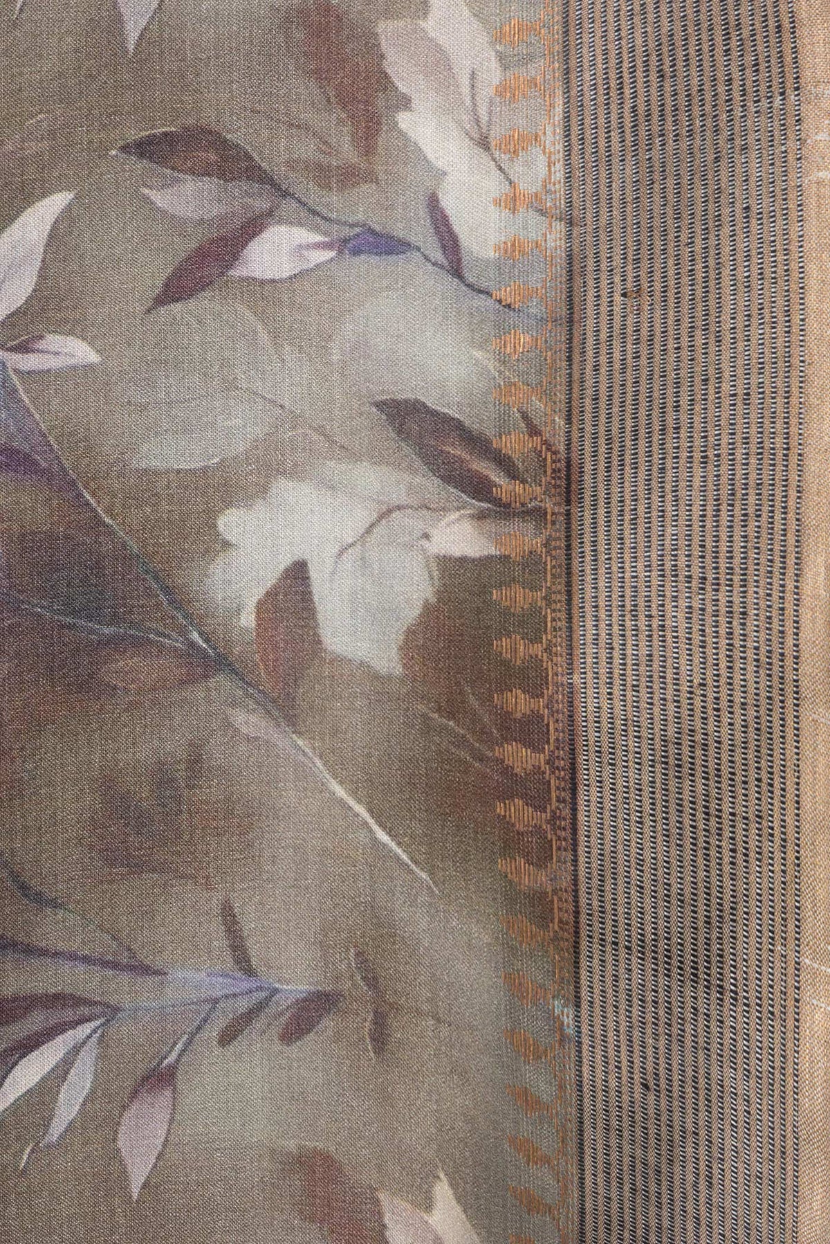 Border image of Mehandi Green Dual Tone Tussar Silk Saree with Printed design on the body and Zari Border. 