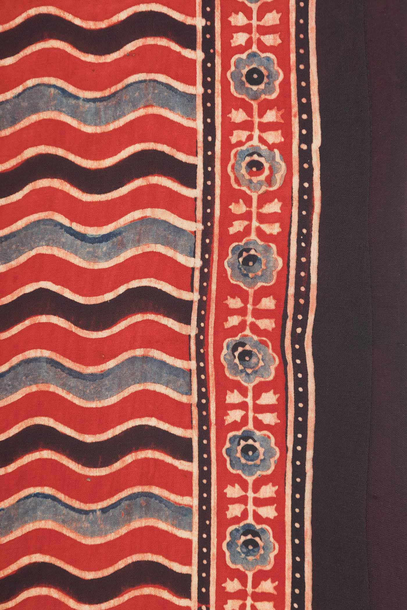 Border image of Maroon Dual Tone Linen Saree with Printed design on the body and Zari Border