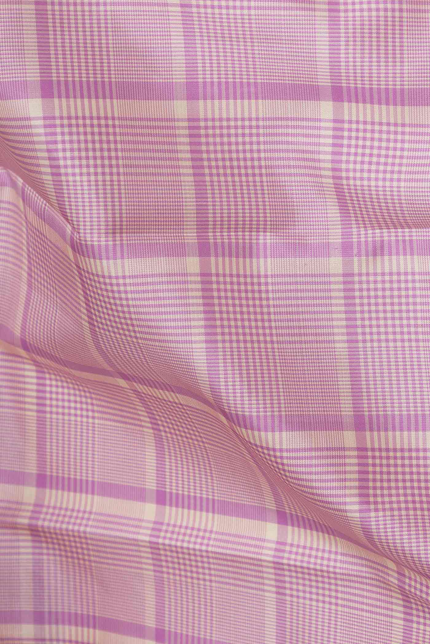 Close up of Pink Dual Tone Kanchipuram Silk Saree with Checked design on the body and Zari Border displaying folds