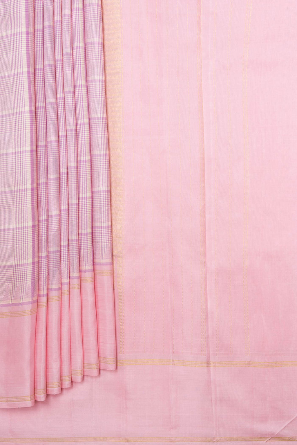 Pleats and pallu of Pink Dual Tone Kanchipuram Silk Saree with Checked design on the body and Zari Border