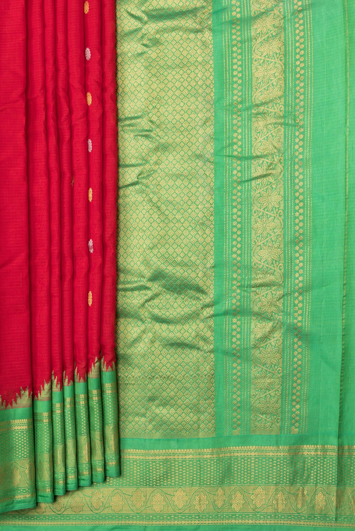 Pleats and pallu of Red Dual Tone Gadwal Silk Saree with Checked design on the body and Zari Border. 