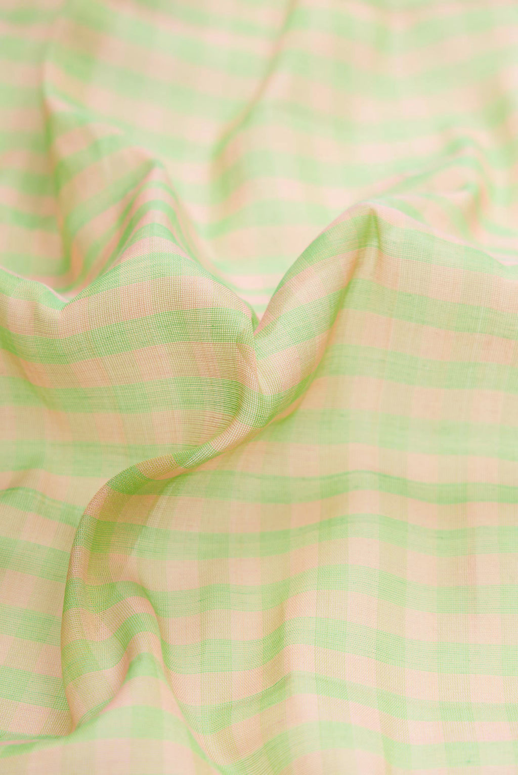 Close up of Green and Pink Color Gadwal Silk Saree with Checked design on the body and Thread Border displaying folds