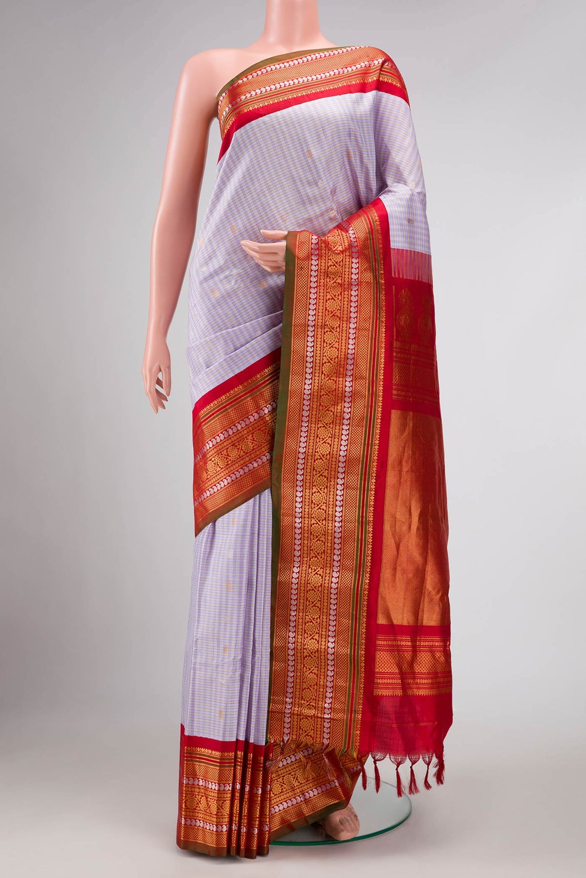 Lilac Dual Tone Gadwal Silk Saree with Zari Butta on the body and Zari Border displayed on a mannequin