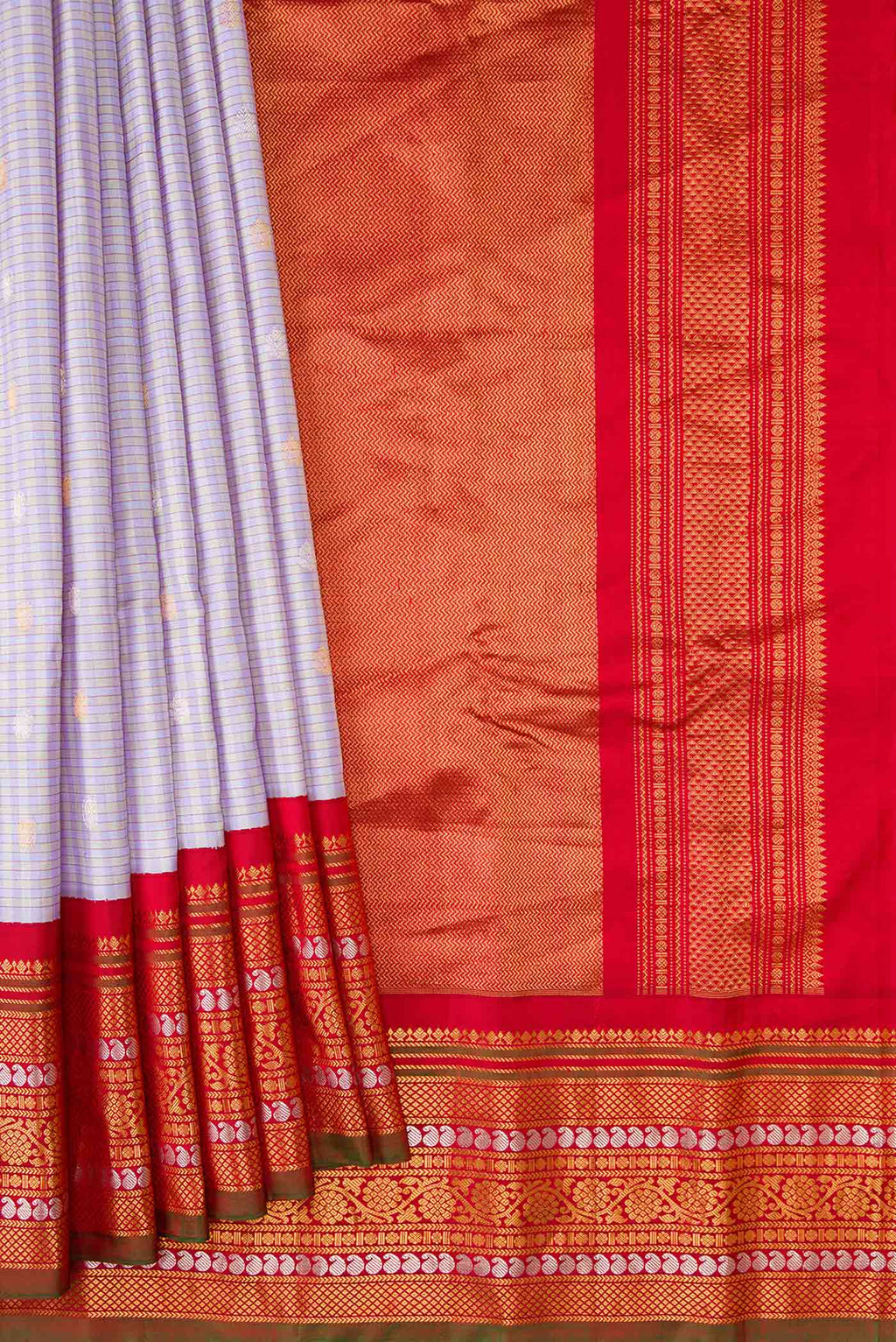Pleats and pallu of Lilac Dual Tone Gadwal Silk Saree with Zari Butta on the body and Zari Border