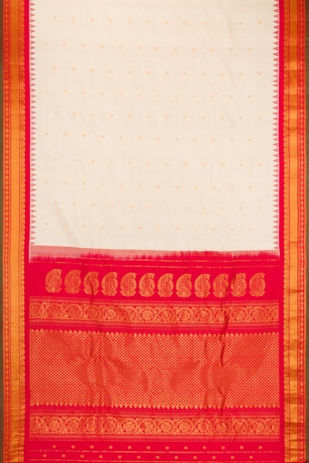 Flat view of Off White Gadwal Silk Saree with Zari Butta on the body and Zari Border. 
