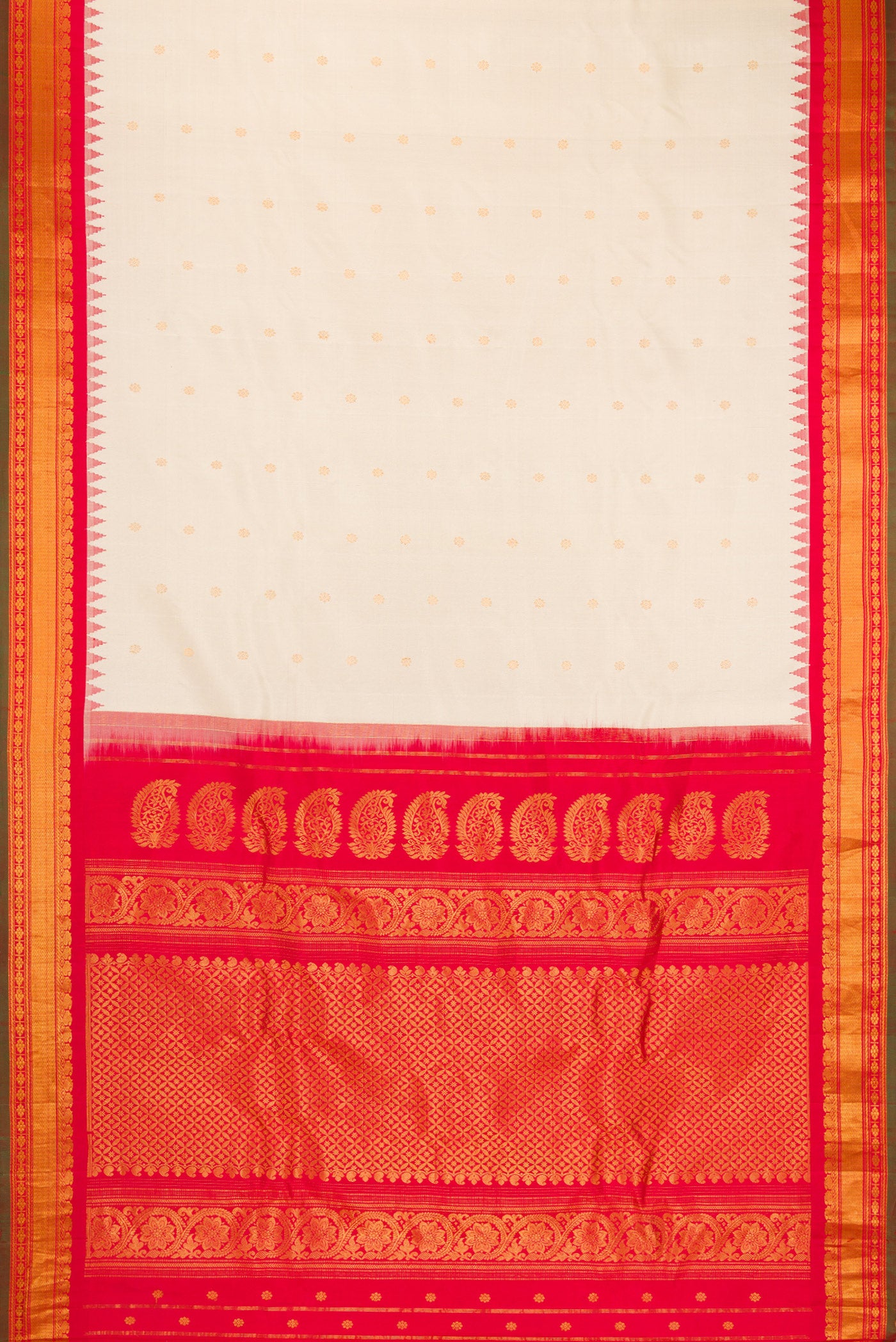Flat view of Off White Gadwal Silk Saree with Zari Butta on the body and Zari Border. 