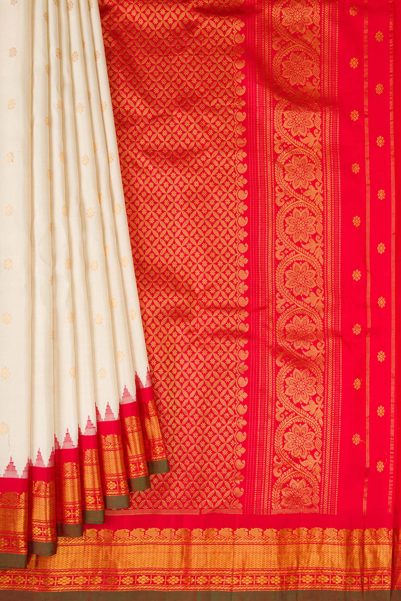 Pleats and pallu of Off White Gadwal Silk Saree with Zari Butta on the body and Zari Border. 