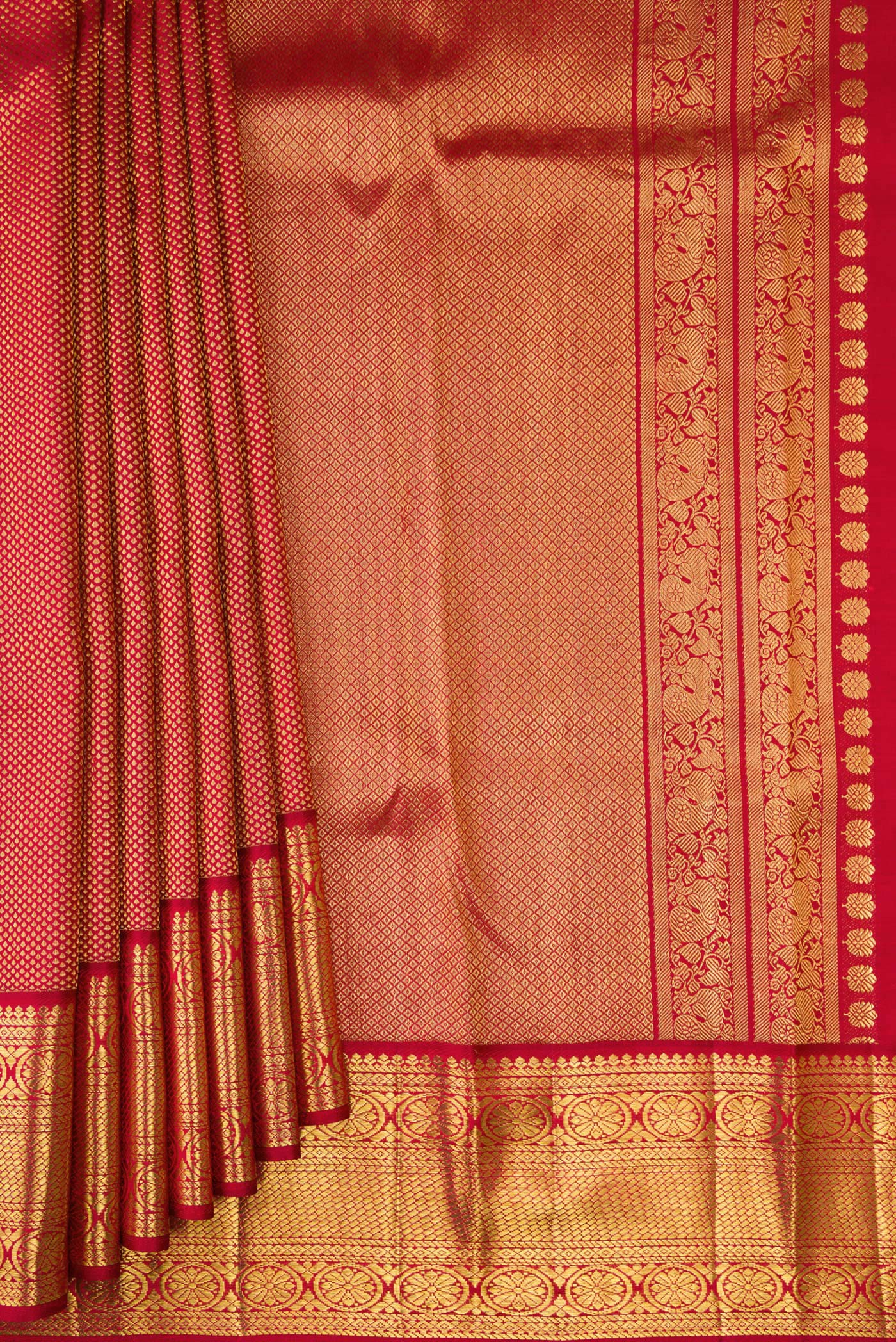 Pleats and pallu of Maroon Kanchipuram Silk Saree with Zari Brocade on the body and Zari Border. 