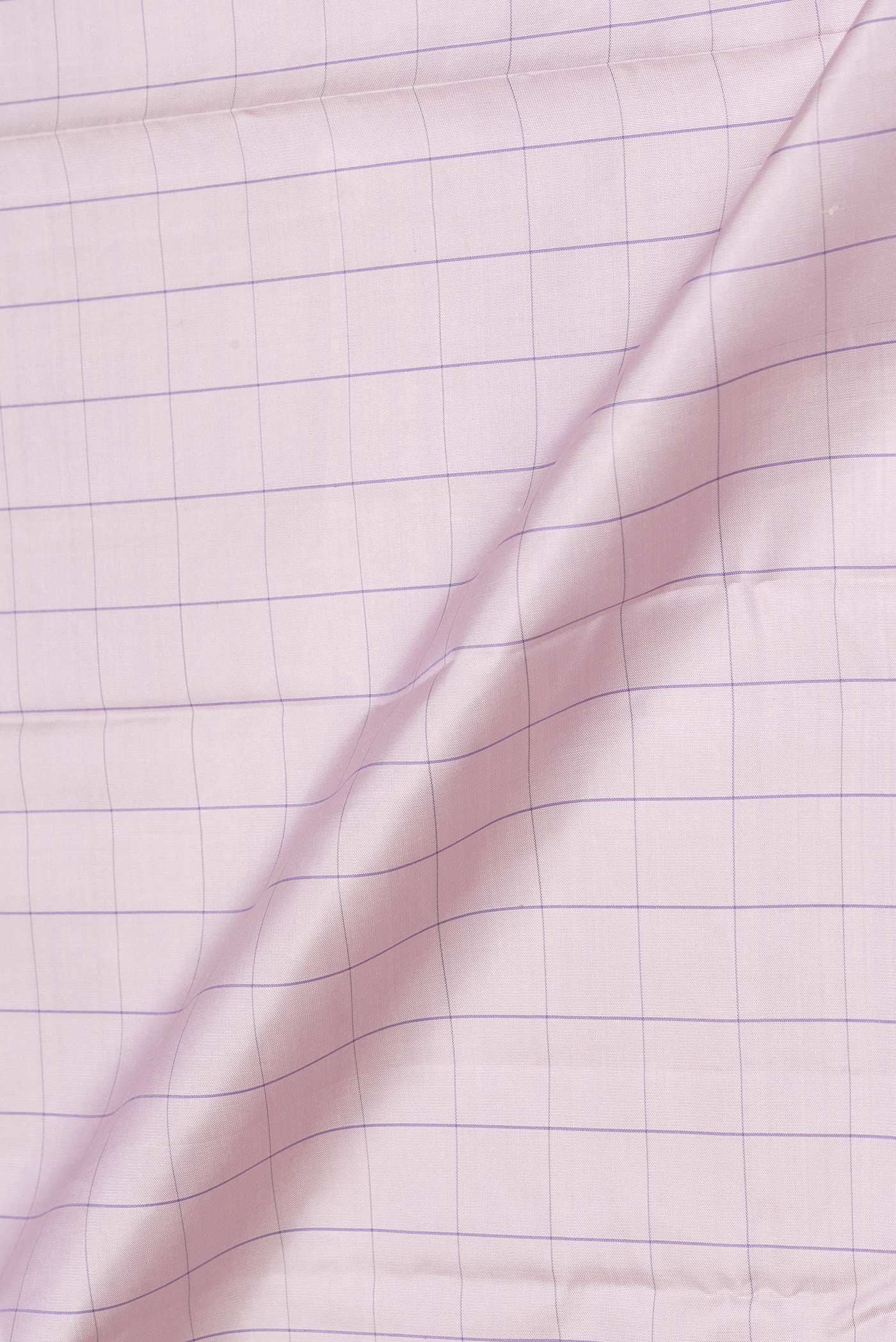 Close up of Lavender Dual Tone Kanchipuram Saree with Checked design on the body and Thread Border.  displaying folds