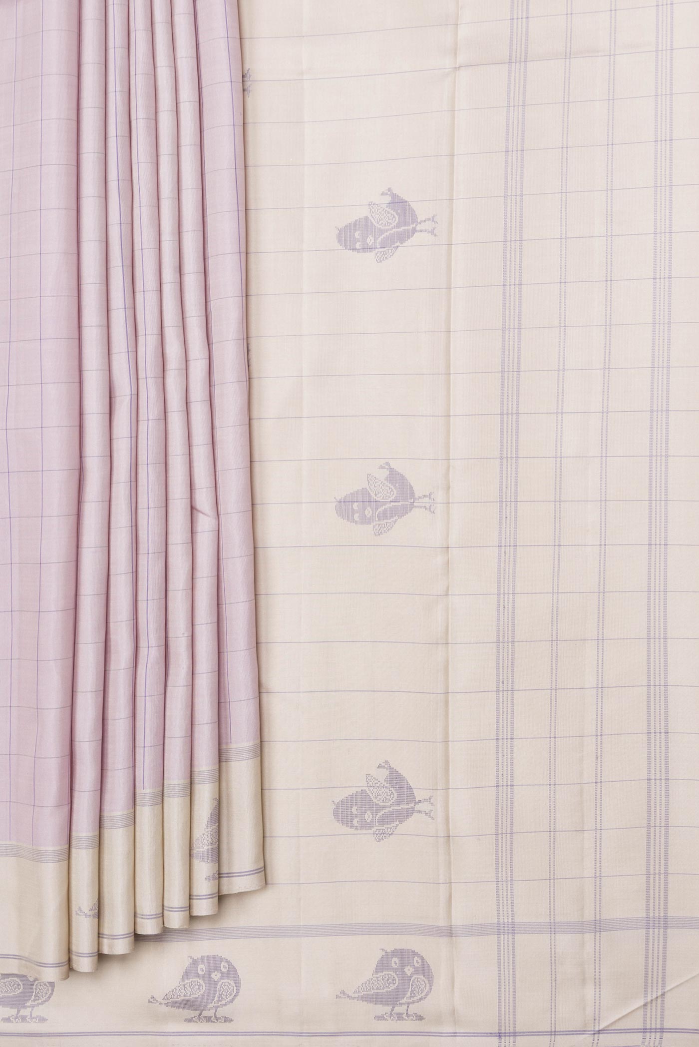 Pleats and pallu of Lavender Dual Tone Kanchipuram Saree with Checked design on the body and Thread Border. 