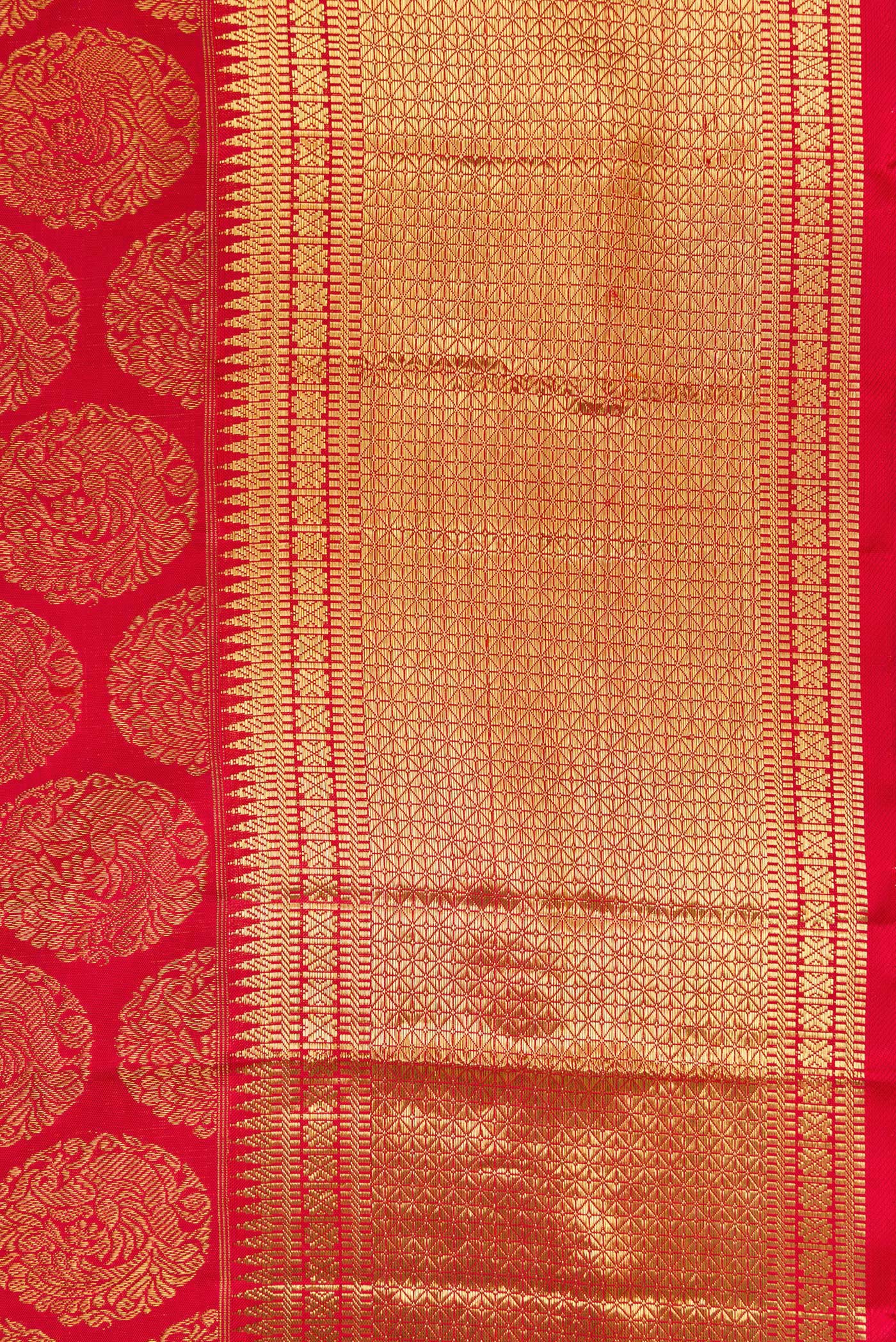 Border image of Pure Silk Pure Zari Red Dual Tone Kanjivaram Saree with Zari Brocade on the body and Zari Border. 