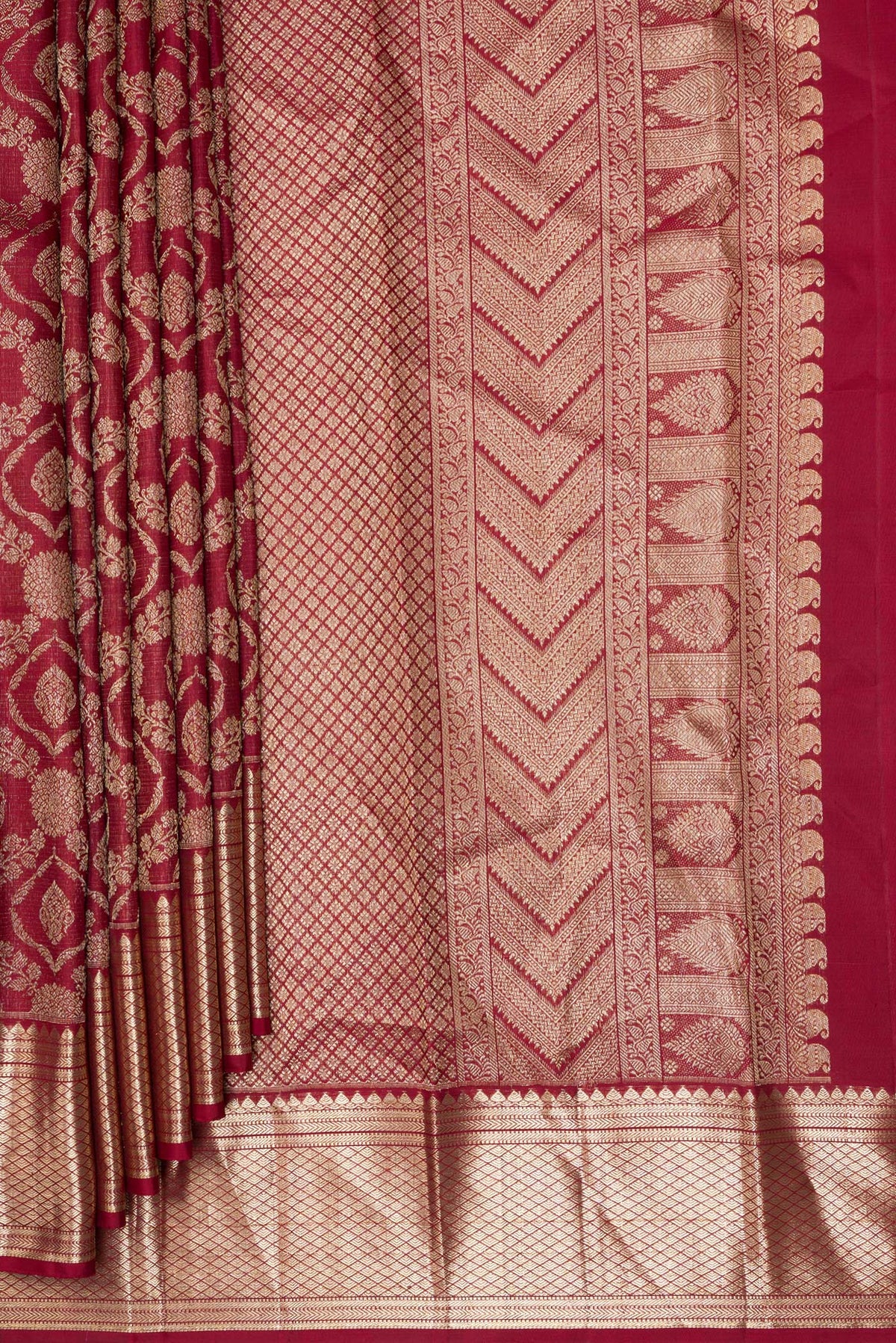Pleats and pallu of Pure Silk Maroon Kanchipuram Saree with Zari Brocade on the body and Zari Border. 