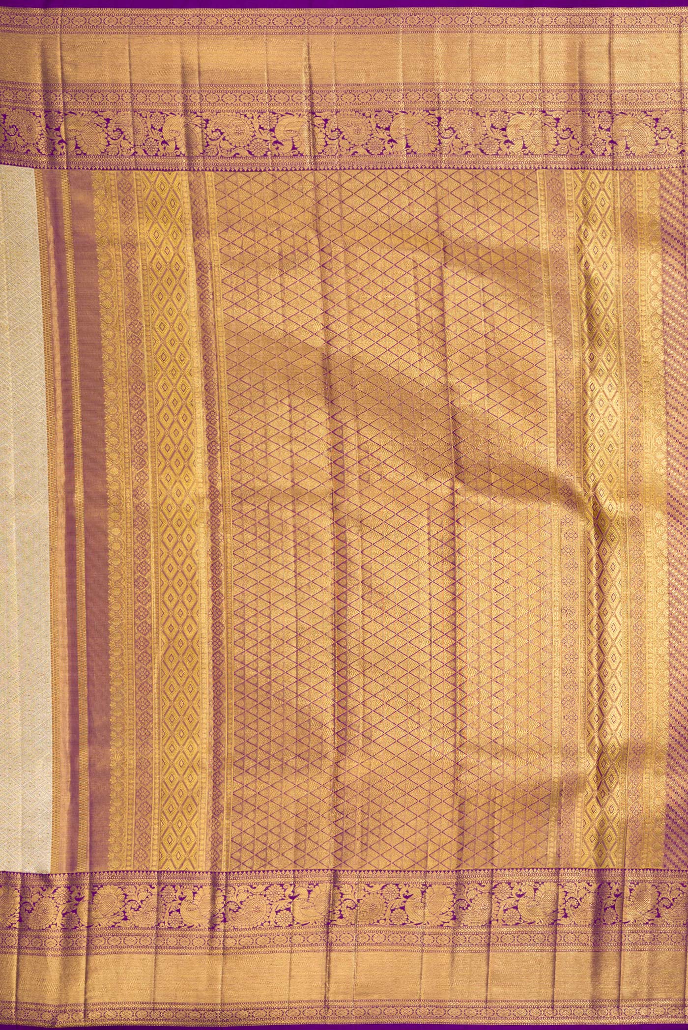 Close up image of the pallu of Gold Dual Tone Kanjivaram Tissue Silk Saree with Zari Brocade on the body and Zari Border. 