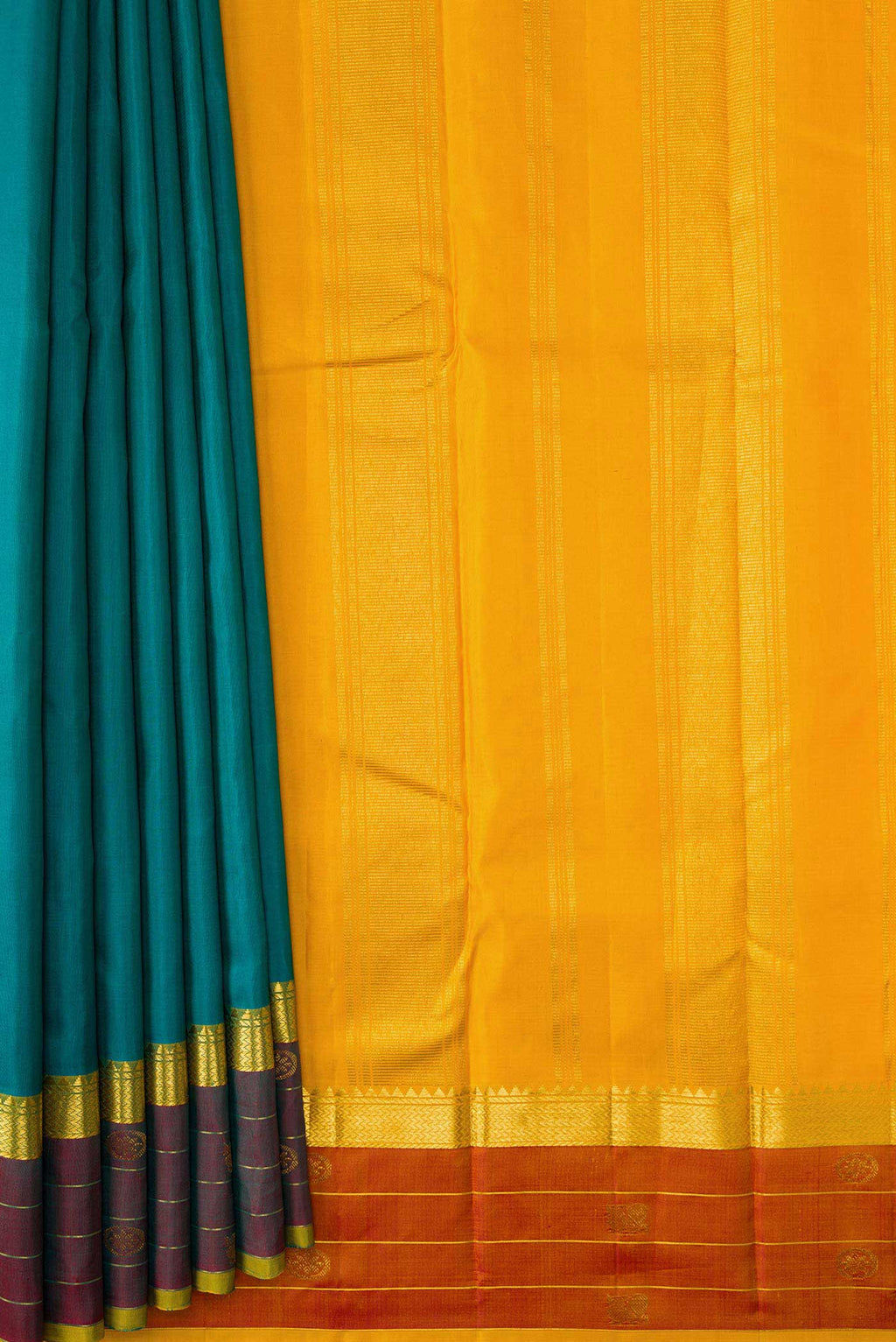 Pleats and pallu of Pure Silk Pure Zari Green Dual Tone Kanchipuram Saree with Plain Body and Zari Border