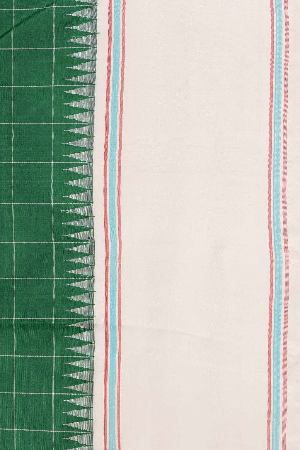 Border image of Green Dual Tone Kanchipuram Saree with Checked design on the body and Plain Border. 