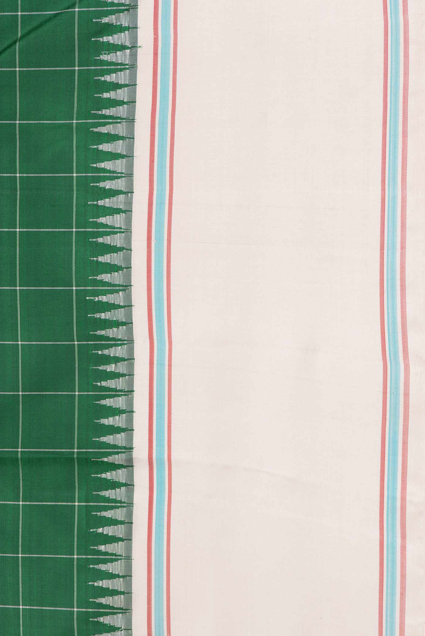 Border image of Green Dual Tone Kanchipuram Saree with Checked design on the body and Plain Border. 