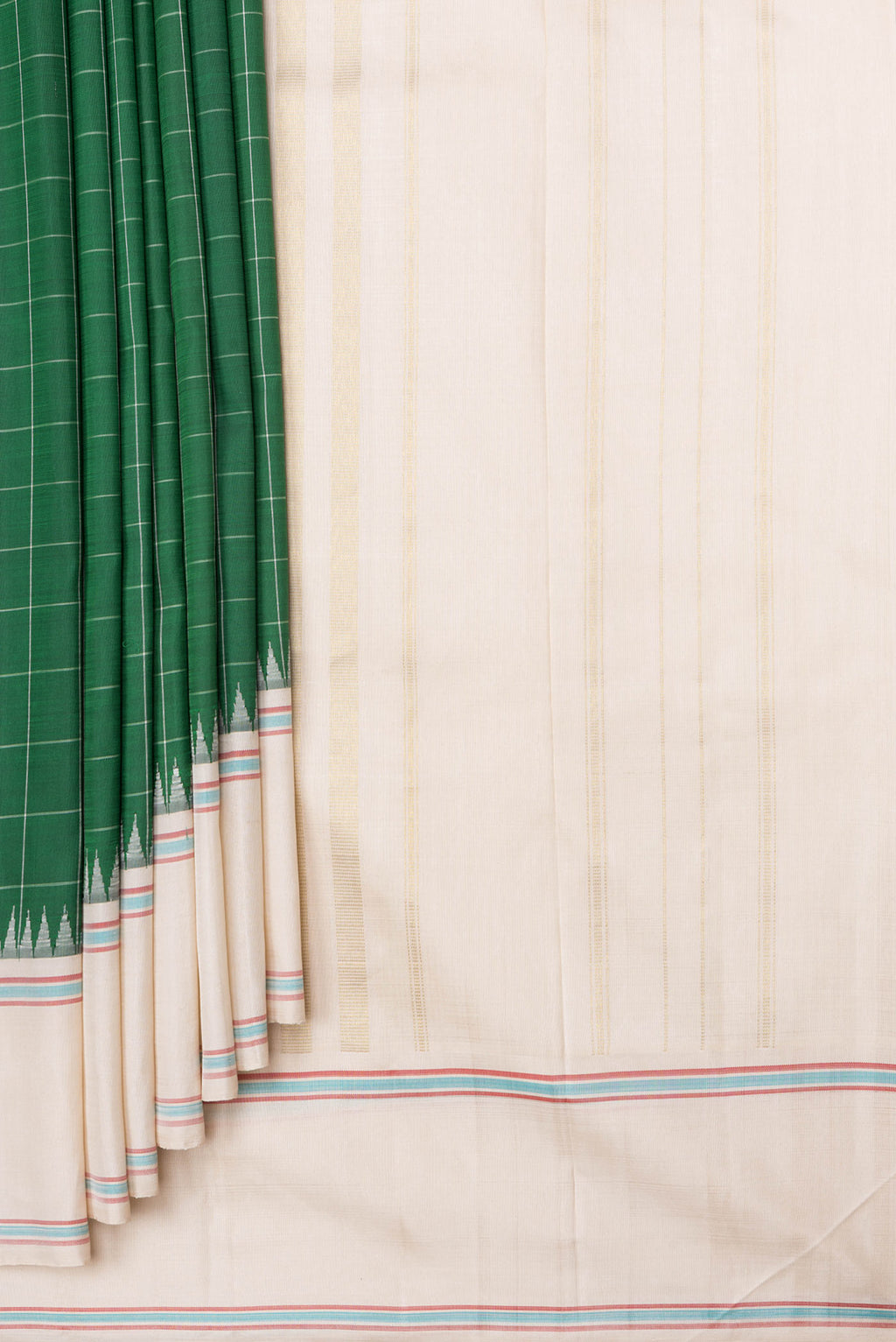 Pleats and pallu of Green Dual Tone Kanchipuram Saree with Checked design on the body and Plain Border. 