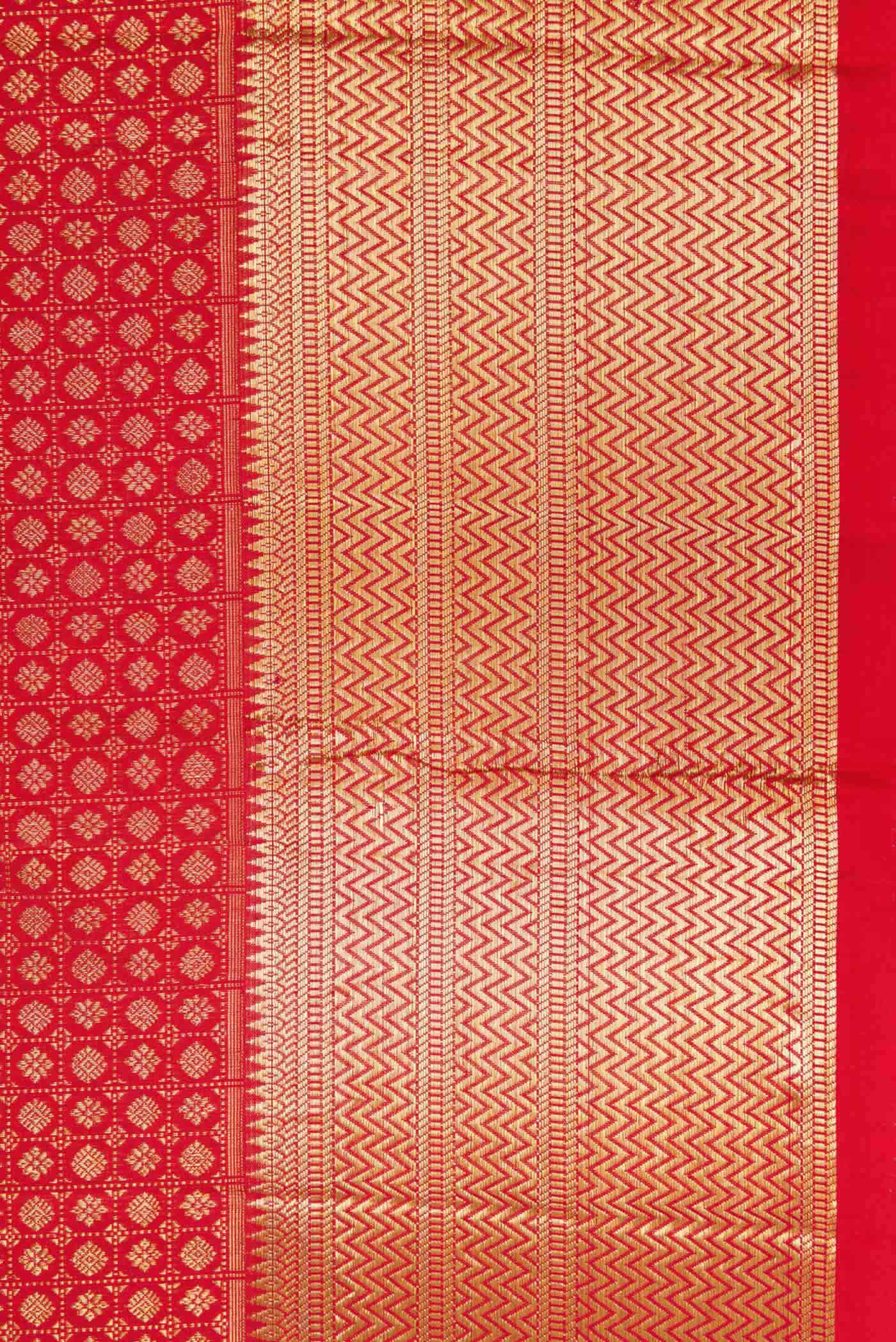 Border image of Maroon Dual Tone Kanjivaram Silk Saree with Zari Brocade on the body and Zari Border. 