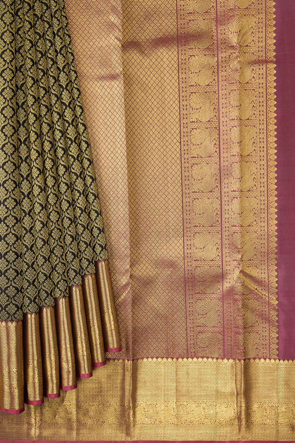 Pleats and pallu of Black Dual Tone Kanjivaram Silk Saree with Zari Brocade on the body and Zari Border. 