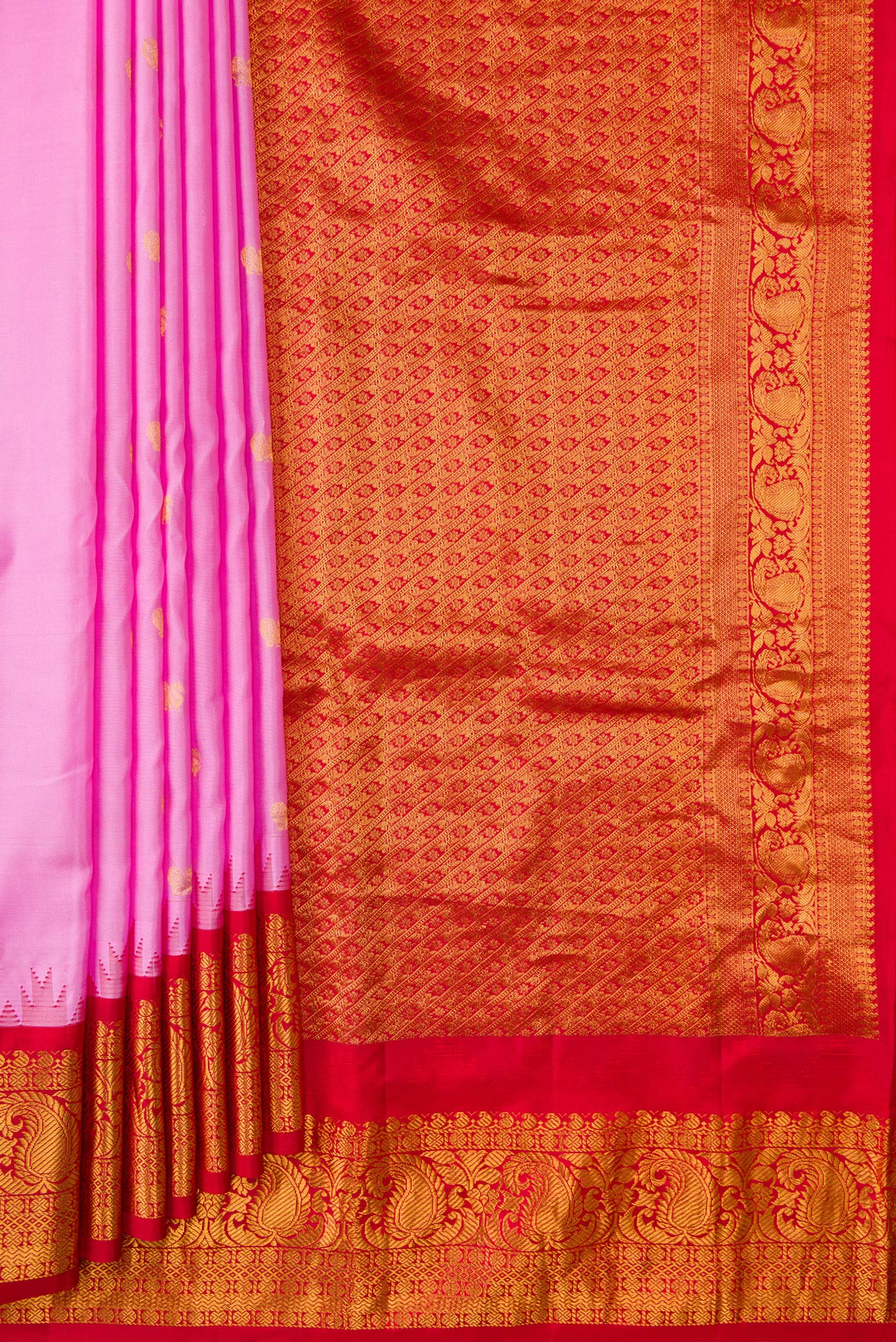 Pleats and pallu of Pink Dual Tone Gadwal Silk Saree with Zari Butta on the body and Zari Border. 