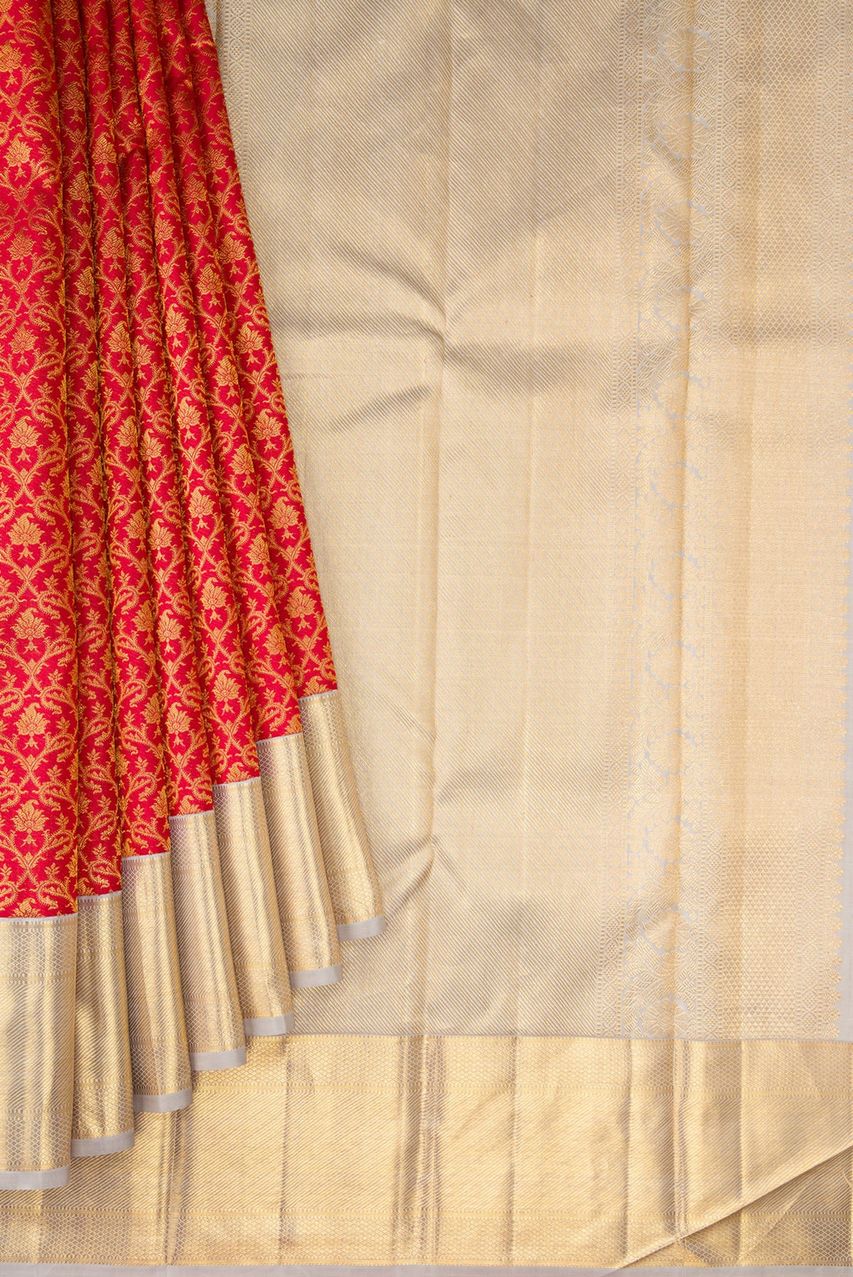 Pleats and pallu of Red Dual Tone Kanchipuram Silk Saree with Zari Brocade on the body and Zari Border. 