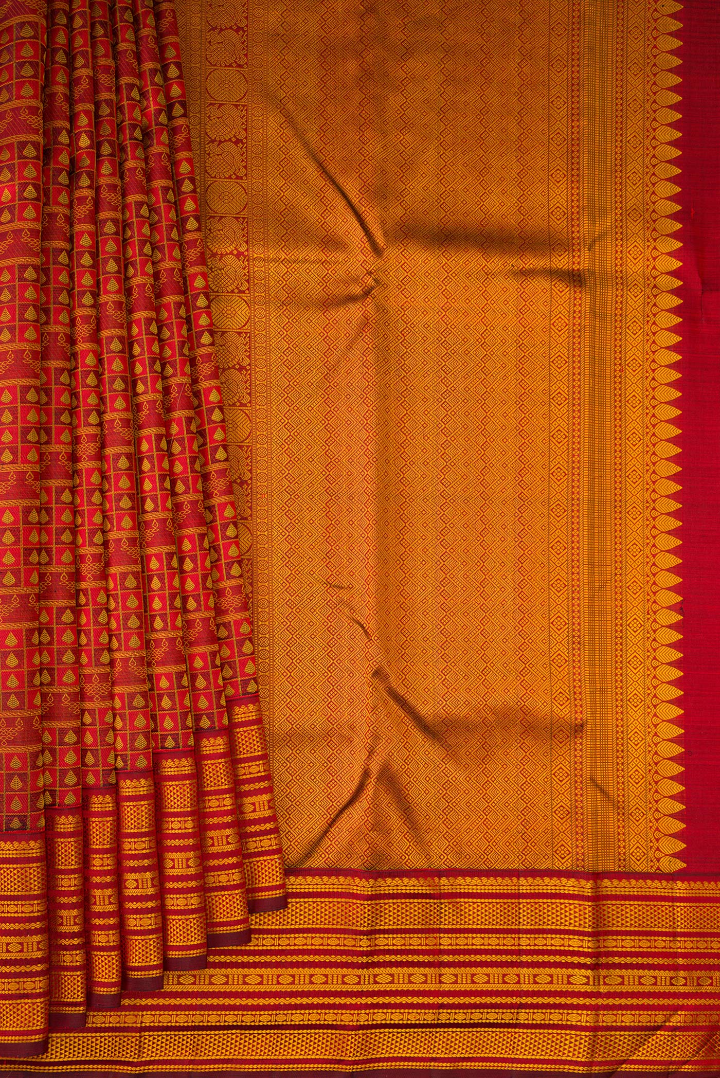 Pleats and pallu of Maroon Kanjivaram Silk Saree with Jacquard design on the body and Thread Border. 