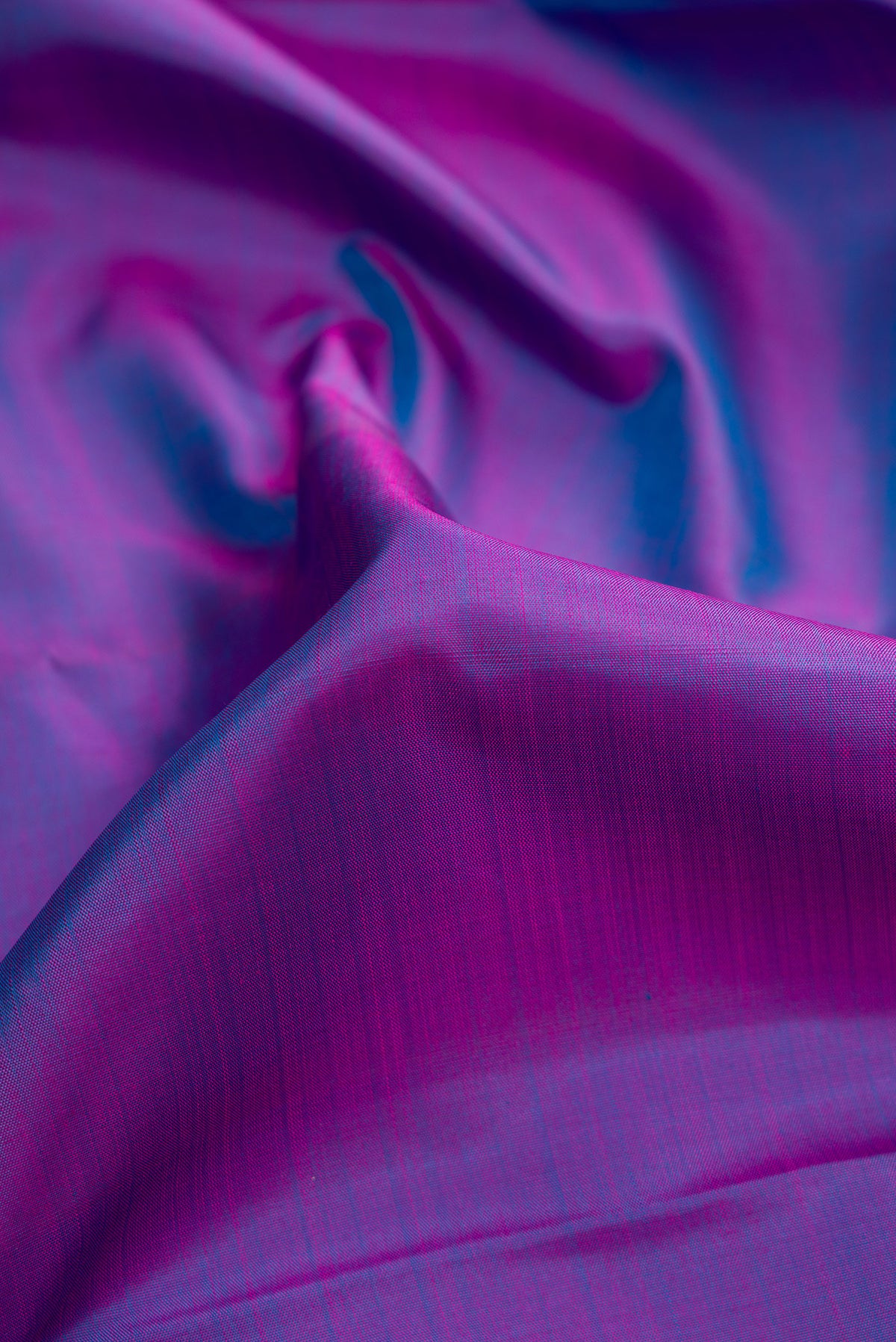 Close up of Lavender Dual Tone Kanjivaram Silk Saree with Plain Body and Zari Border.  displaying folds