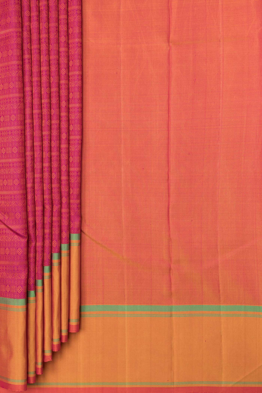 Pleats and pallu of Pink Dual Tone Kanjivaram Saree with Jacquard design on the body and Plain Border. 