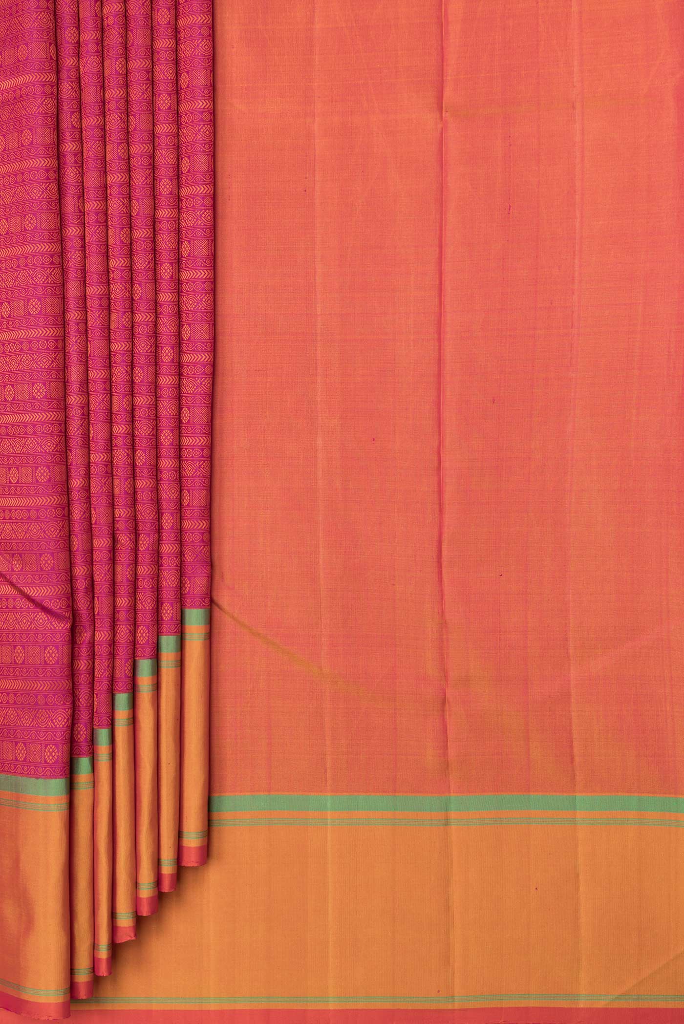 Pleats and pallu of Pink Dual Tone Kanjivaram Saree with Jacquard design on the body and Plain Border. 