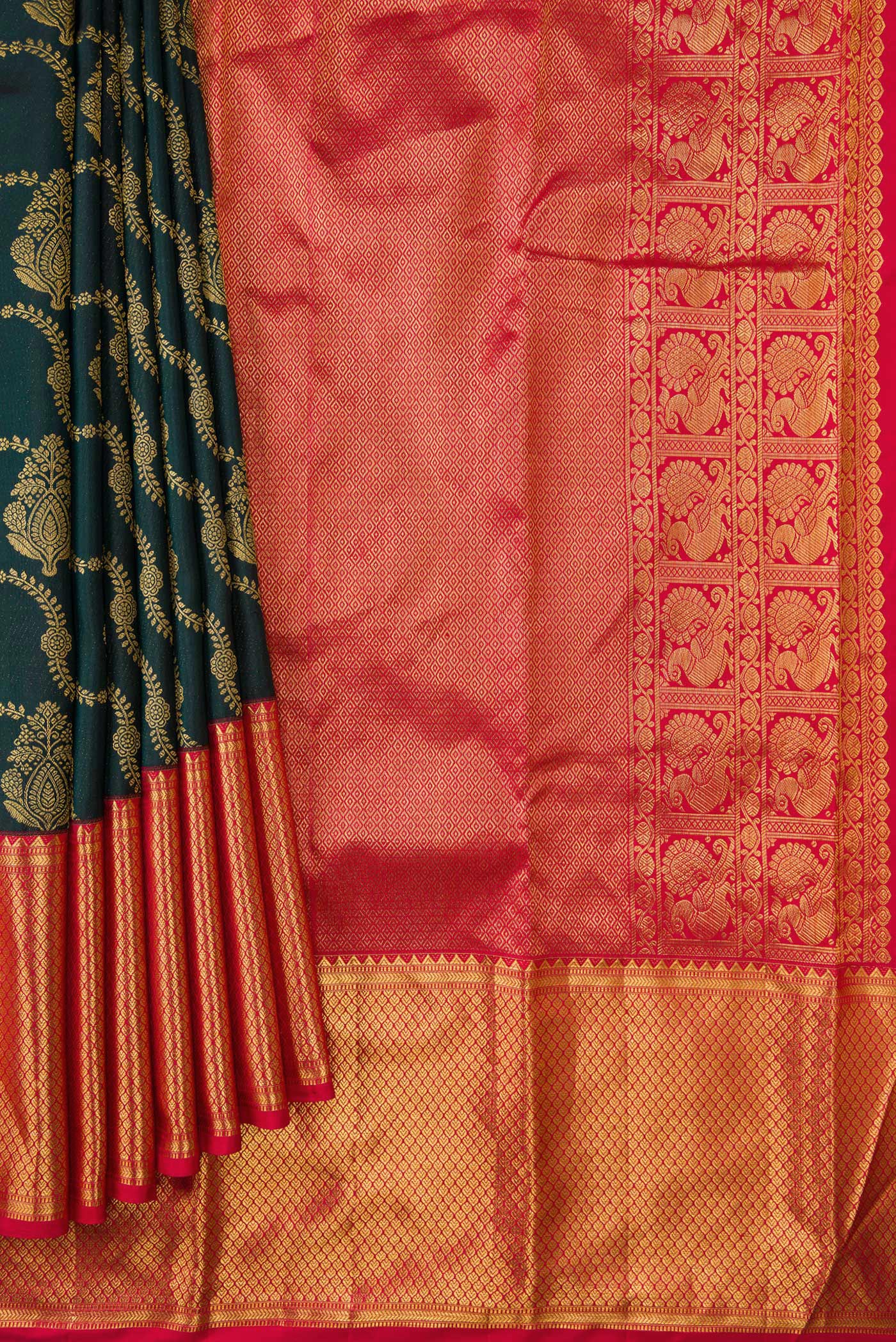 Pleats and pallu of Bottle Green Dual Tone Kanjivaram Silk Saree with Zari Brocade on the body and Zari Border. 