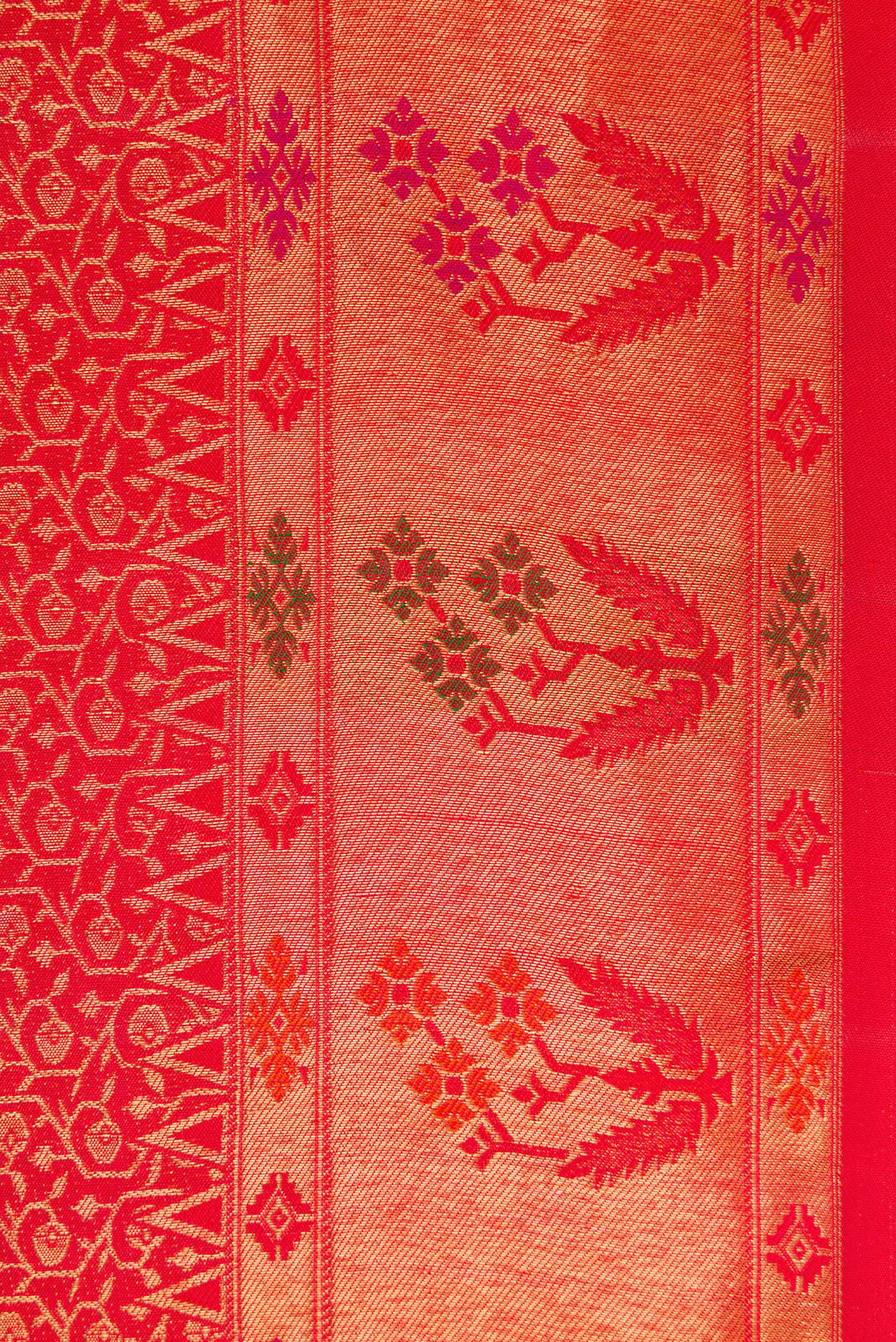 Border image of Pure Silk Pure Zari Red Dual Tone Kanjivaram Saree with Zari Brocade on the body and Zari Border. 