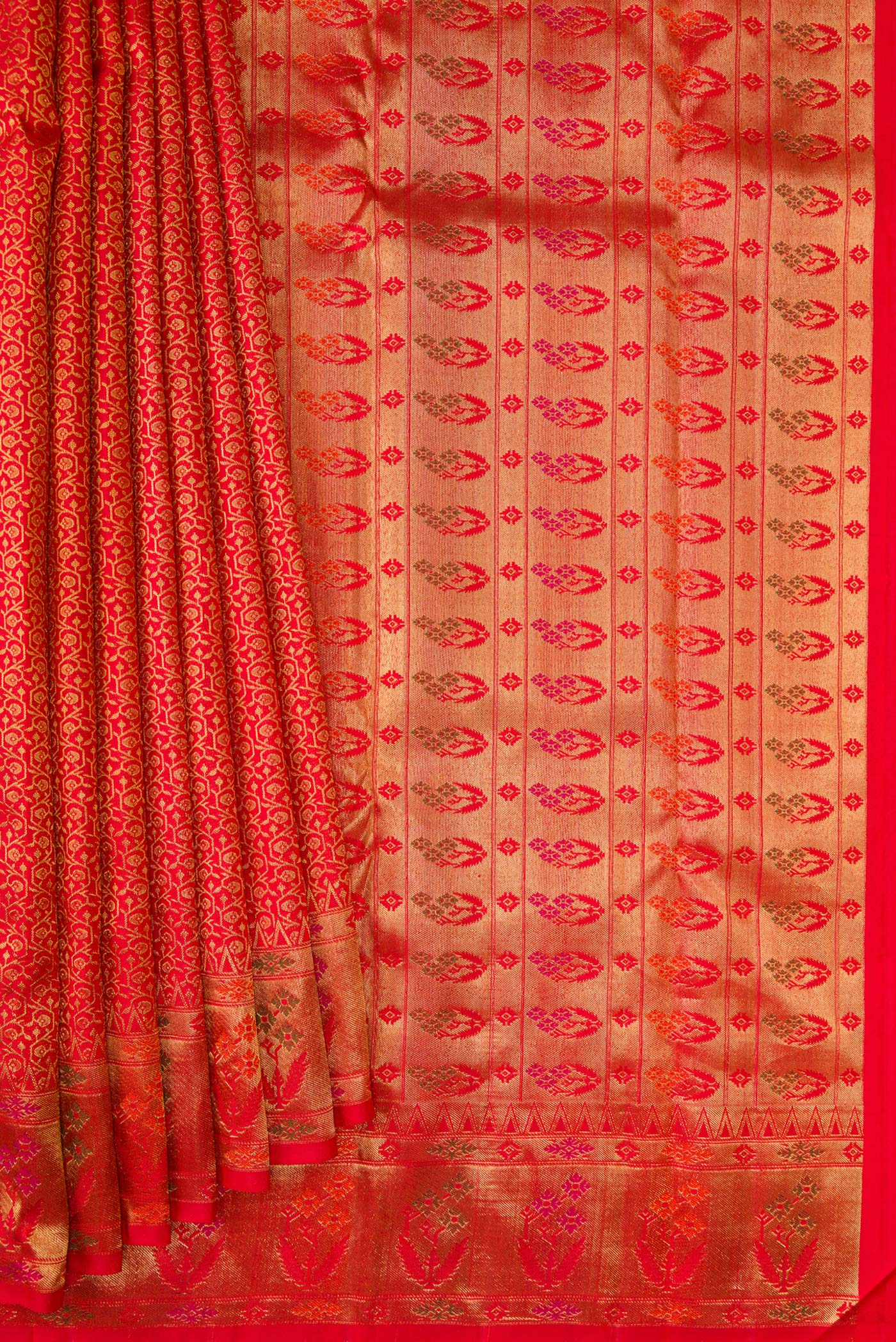 Pleats and pallu of Pure Silk Pure Zari Red Dual Tone Kanjivaram Saree with Zari Brocade on the body and Zari Border. 