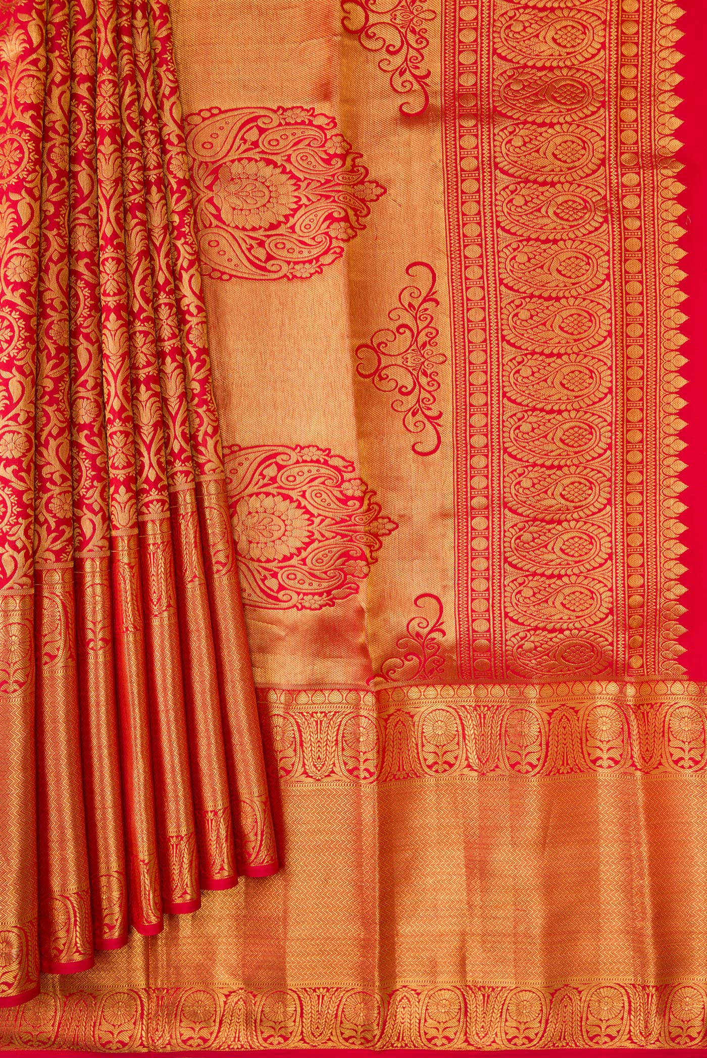 Pleats and pallu of Red Dual Tone Kanjivaram Silk Saree with Zari Brocade on the body and Zari Border. 