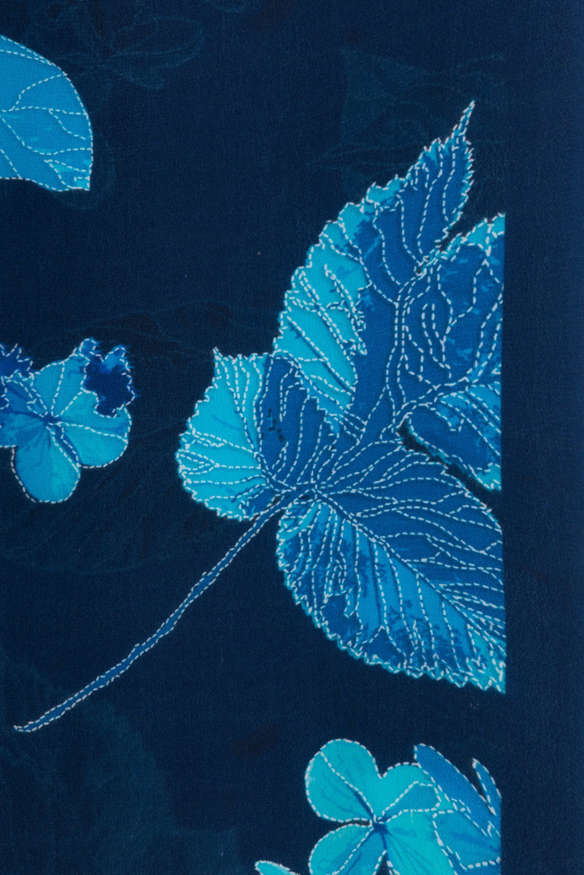 Border image of Navy Blue Dual Tone Mysore Crepe Saree with Printed design on the body and Without Border. 